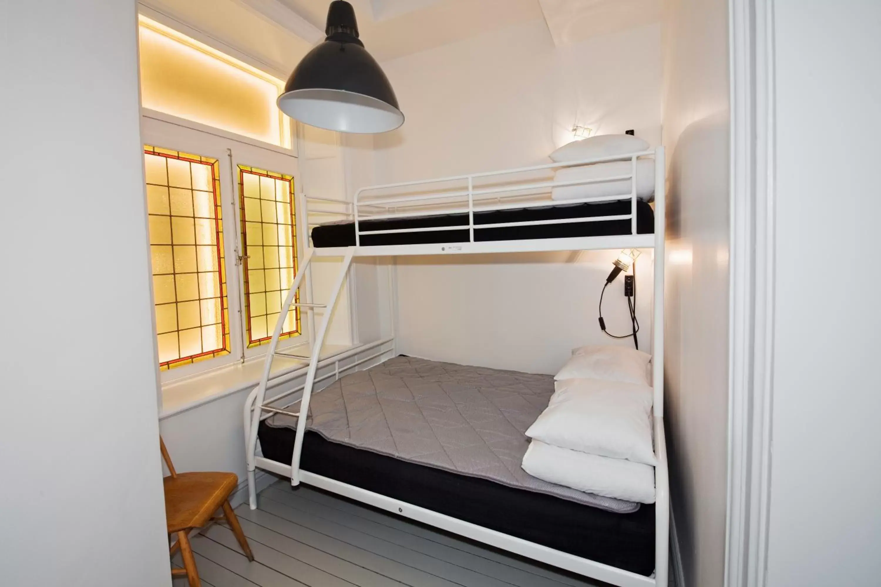 Budget Twin Room without Window in City Backpackers Hostel