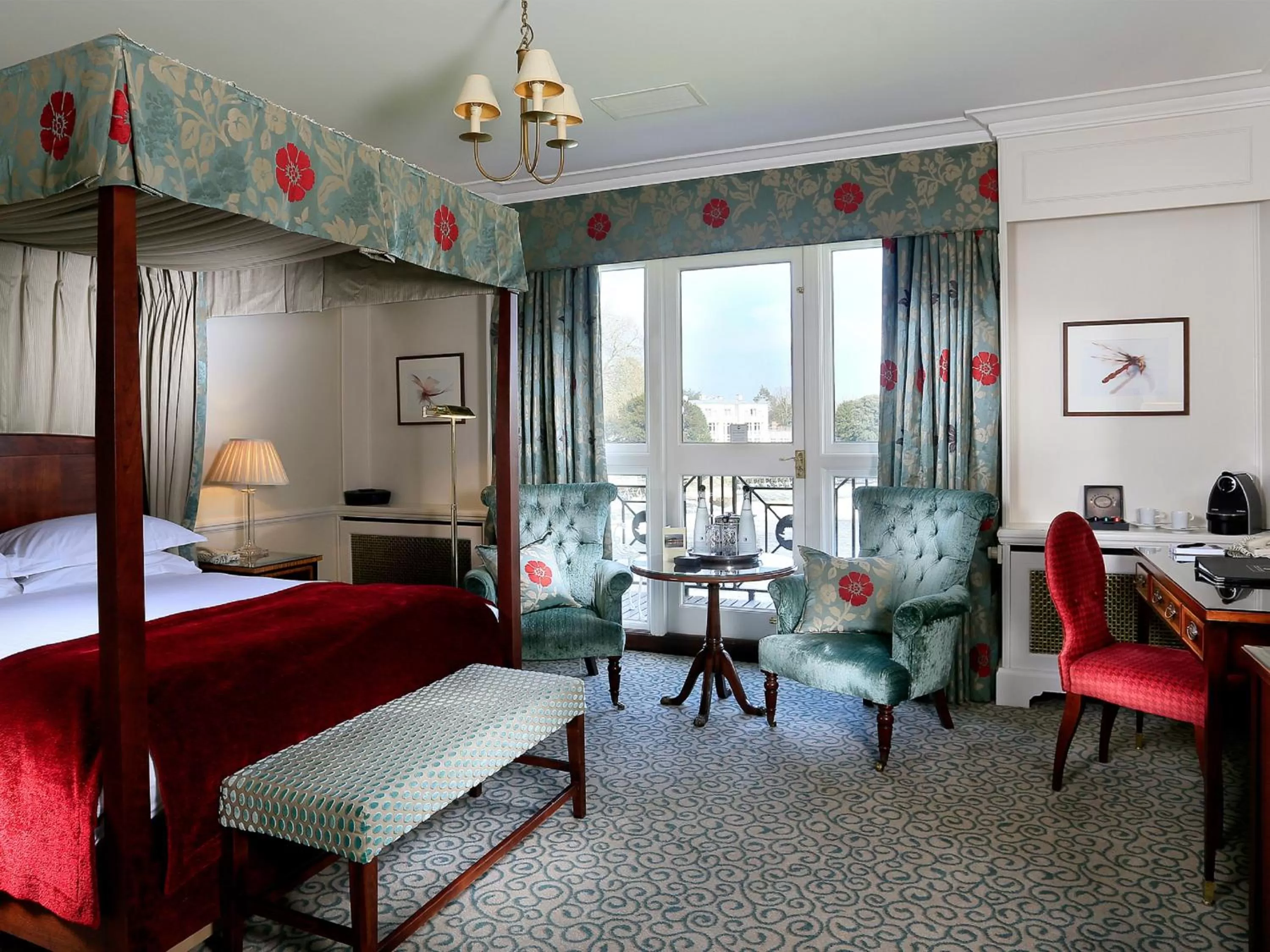 Bedroom, Bed in Macdonald Compleat Angler