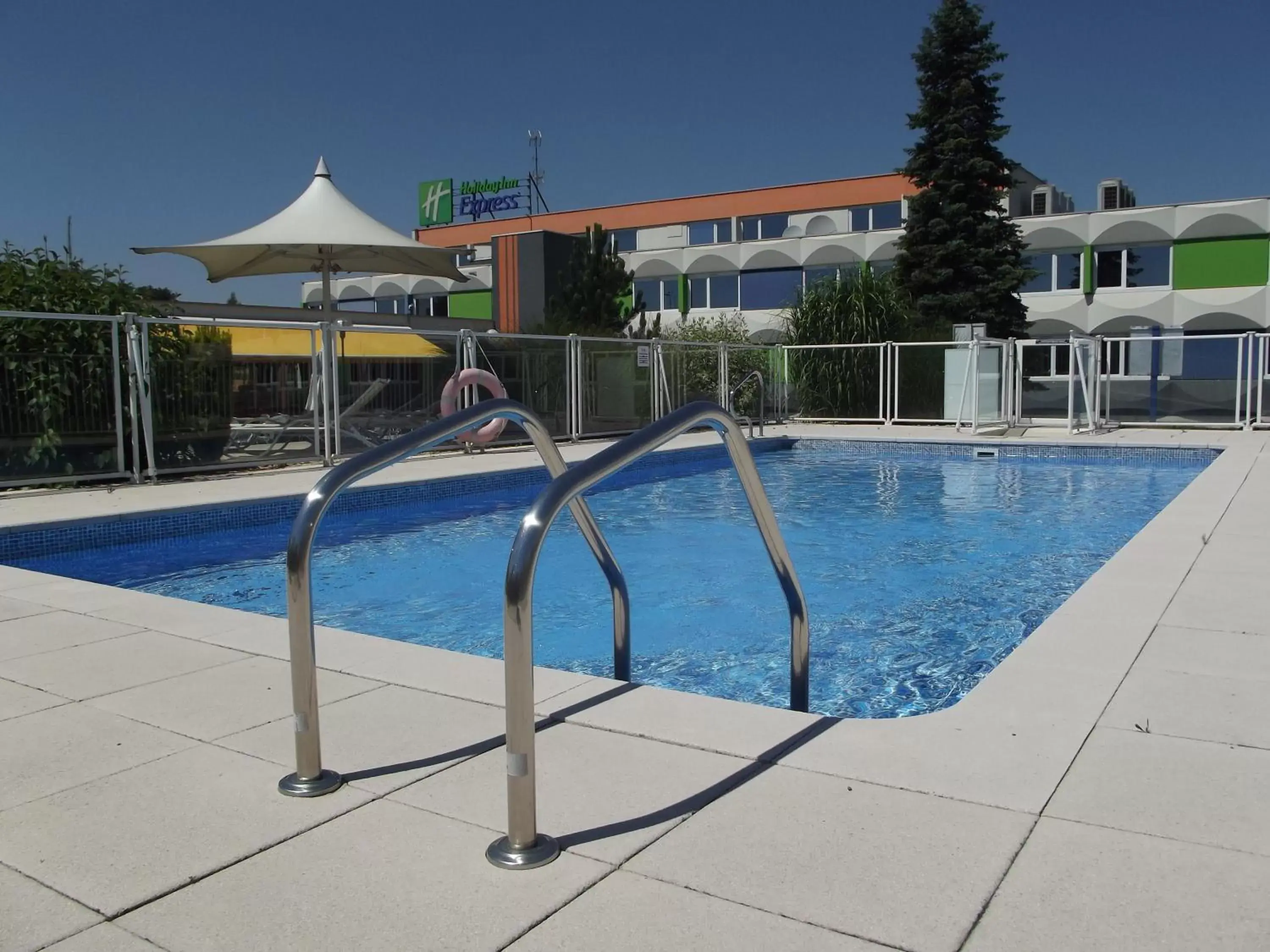 Swimming Pool in Holiday Inn Express Strasbourg - Sud, an IHG Hotel