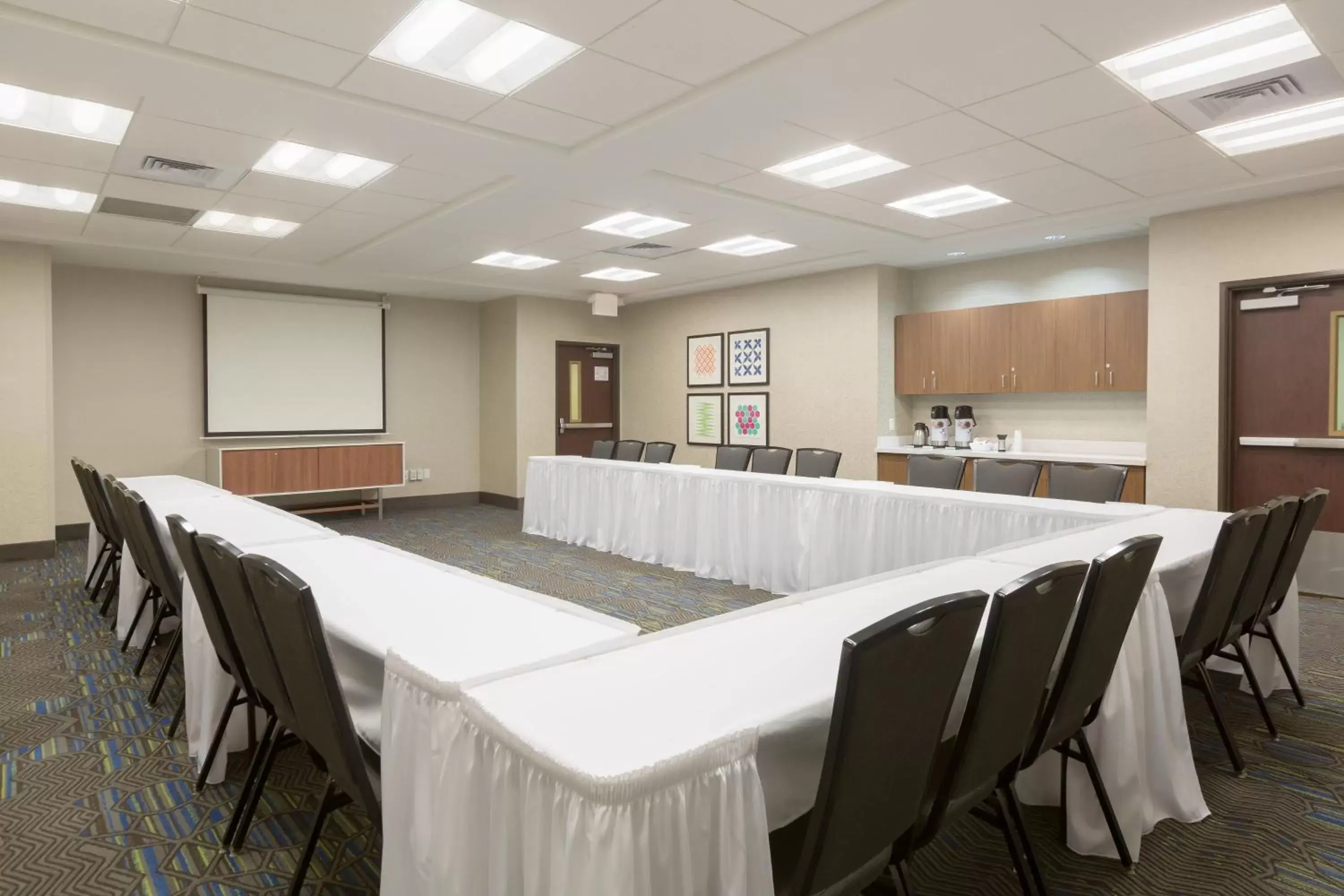 Meeting/conference room in Holiday Inn Express Hotel & Suites Eugene Downtown - University, an IHG Hotel