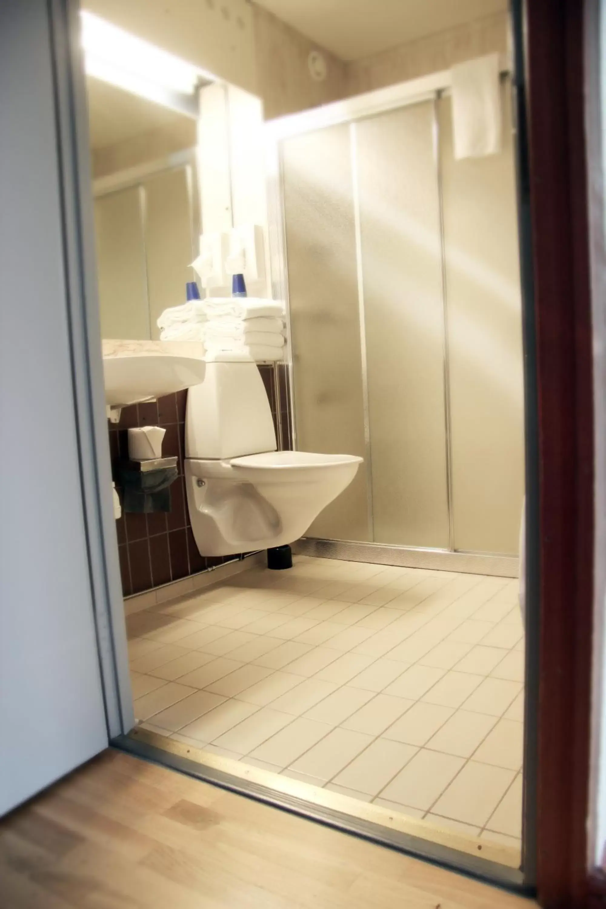 Shower, Bathroom in Sure Hotel by Best Western Focus