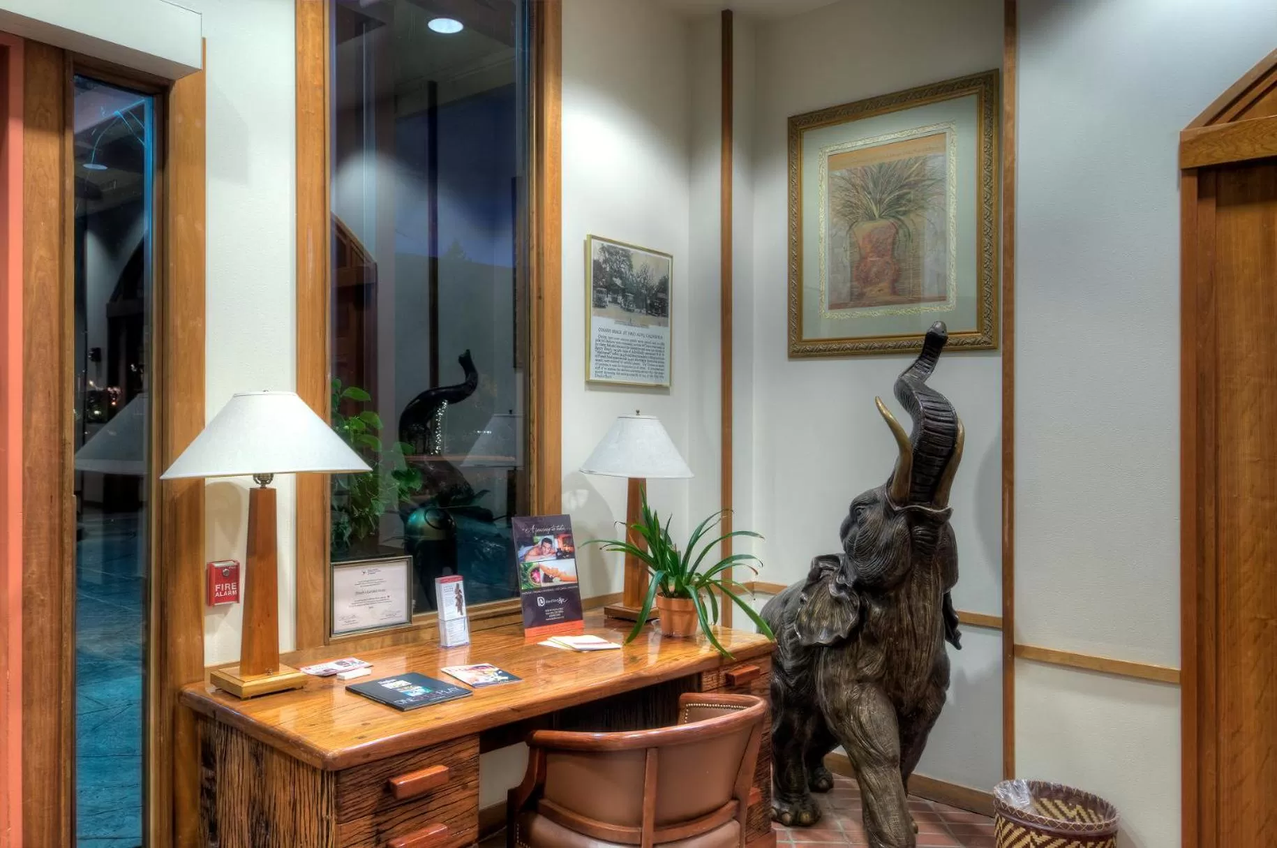 Lobby or reception in Dinah's Garden Hotel