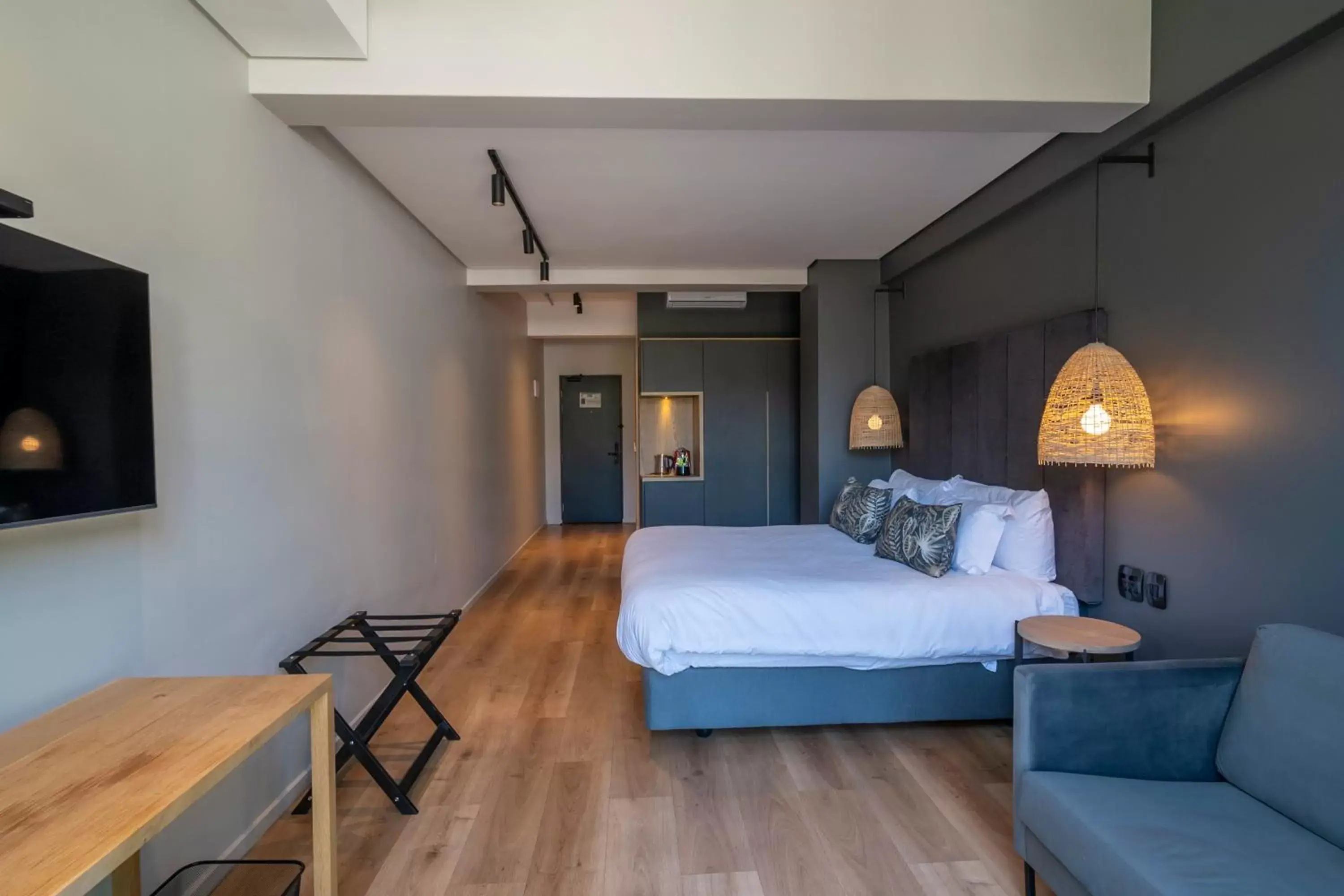 Bedroom, Bed in Kloof Street Hotel - Lion Roars Hotels & Lodges