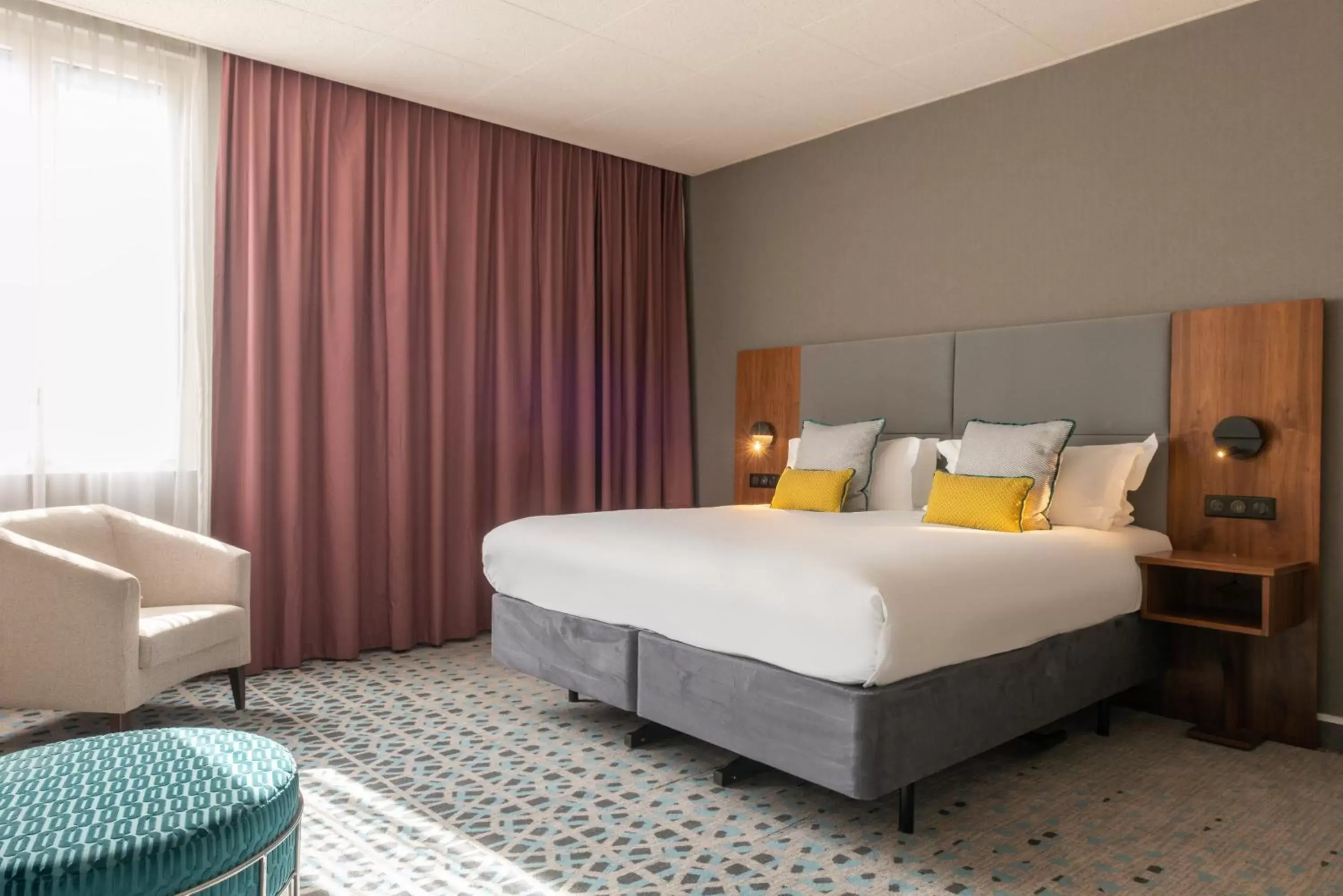 Photo of the whole room, Bed in Crowne Plaza Paris République, an IHG Hotel