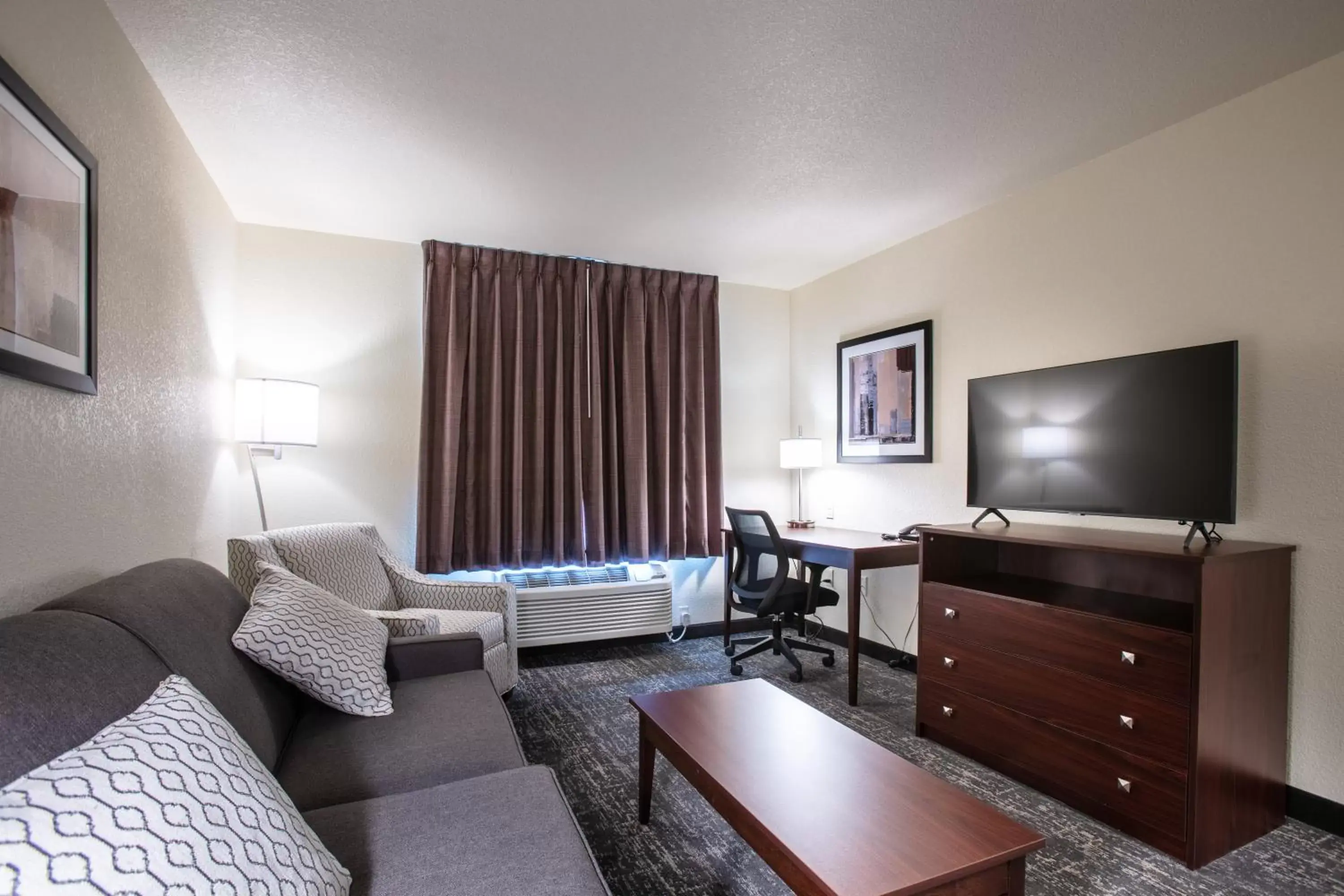 Living room, Seating Area in Cobblestone Inn & Suites - Pine Bluffs