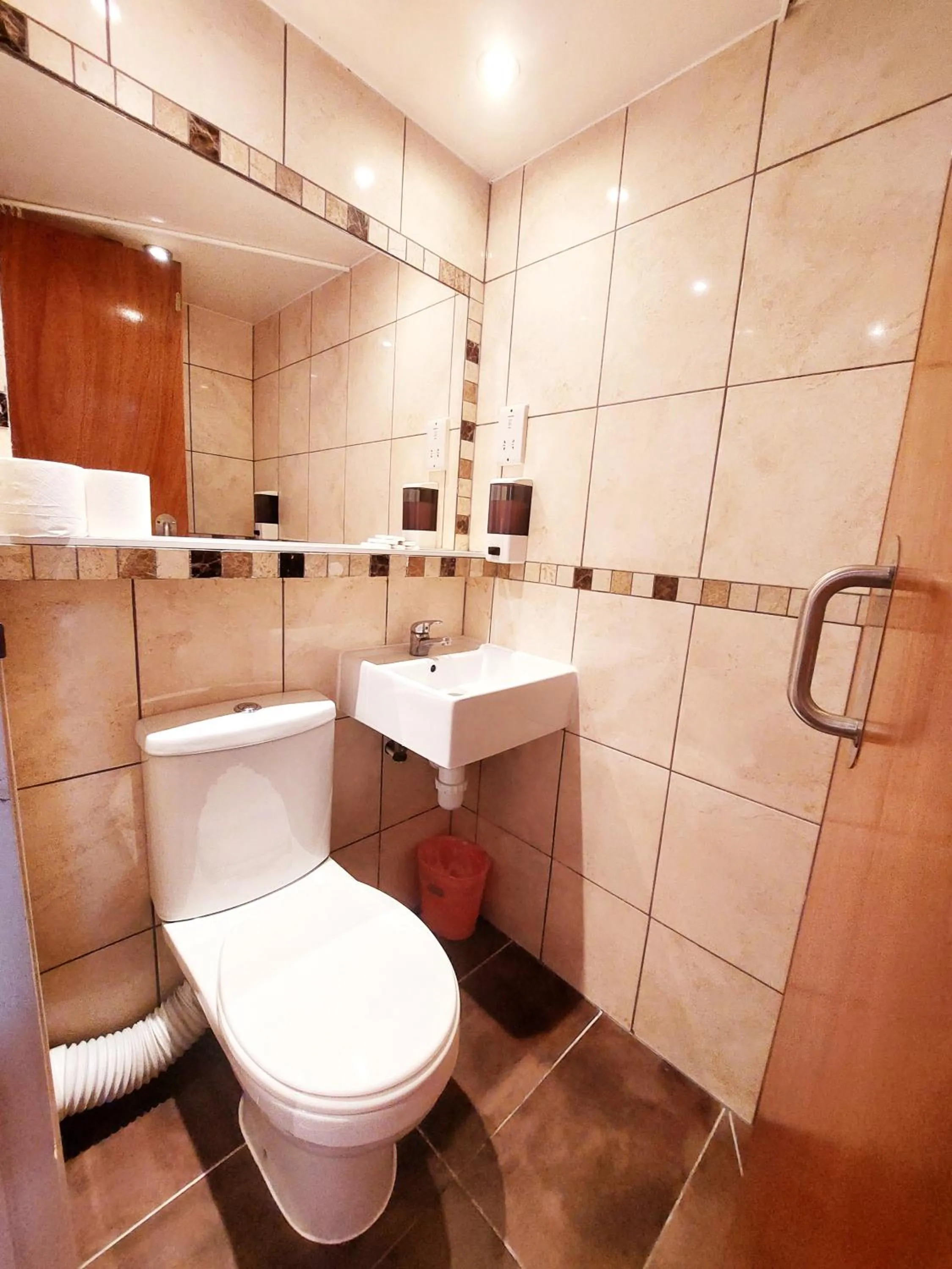 Bathroom in Carlton Hotel