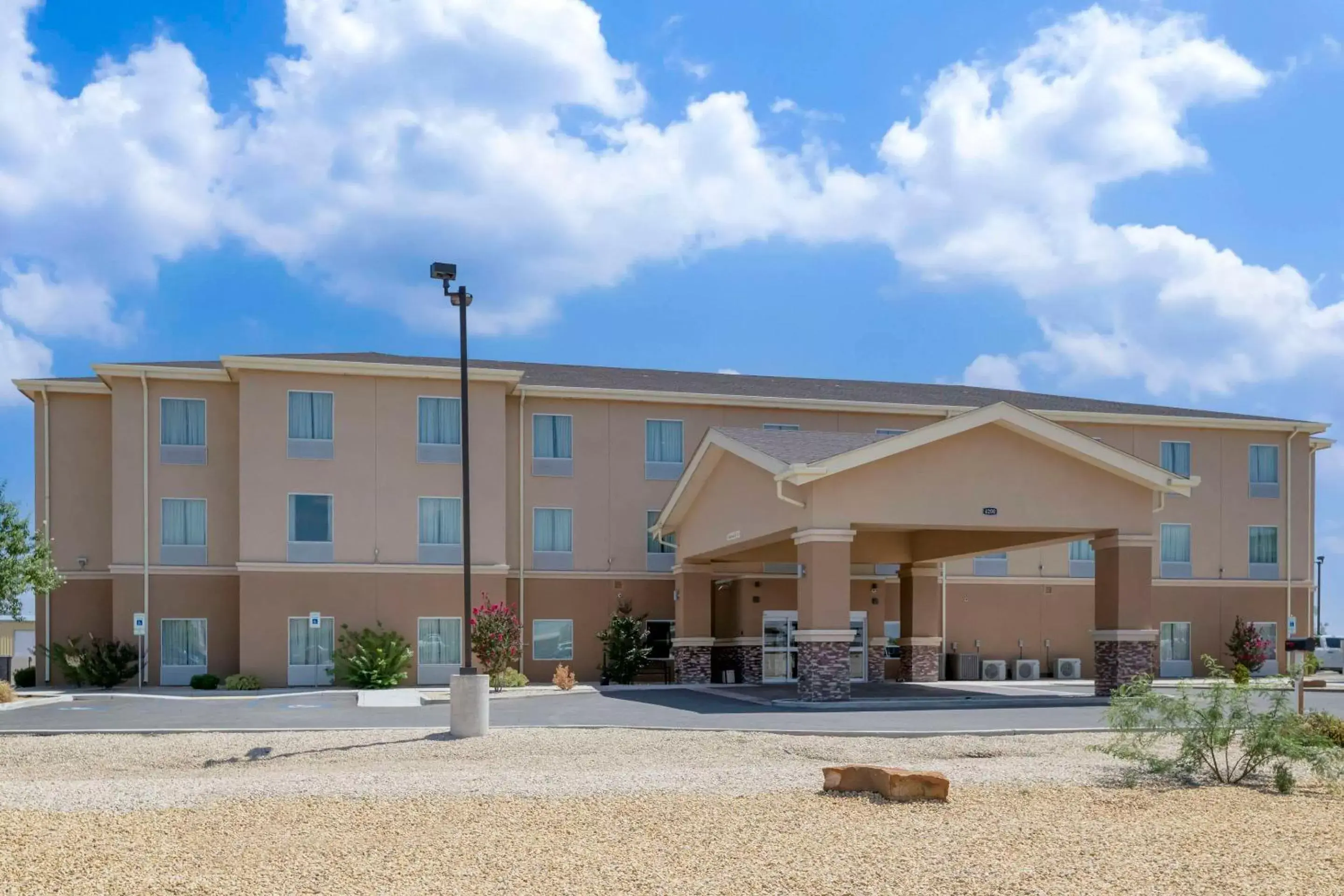 Property Building in Quality Inn & Suites Carlsbad Caverns Area