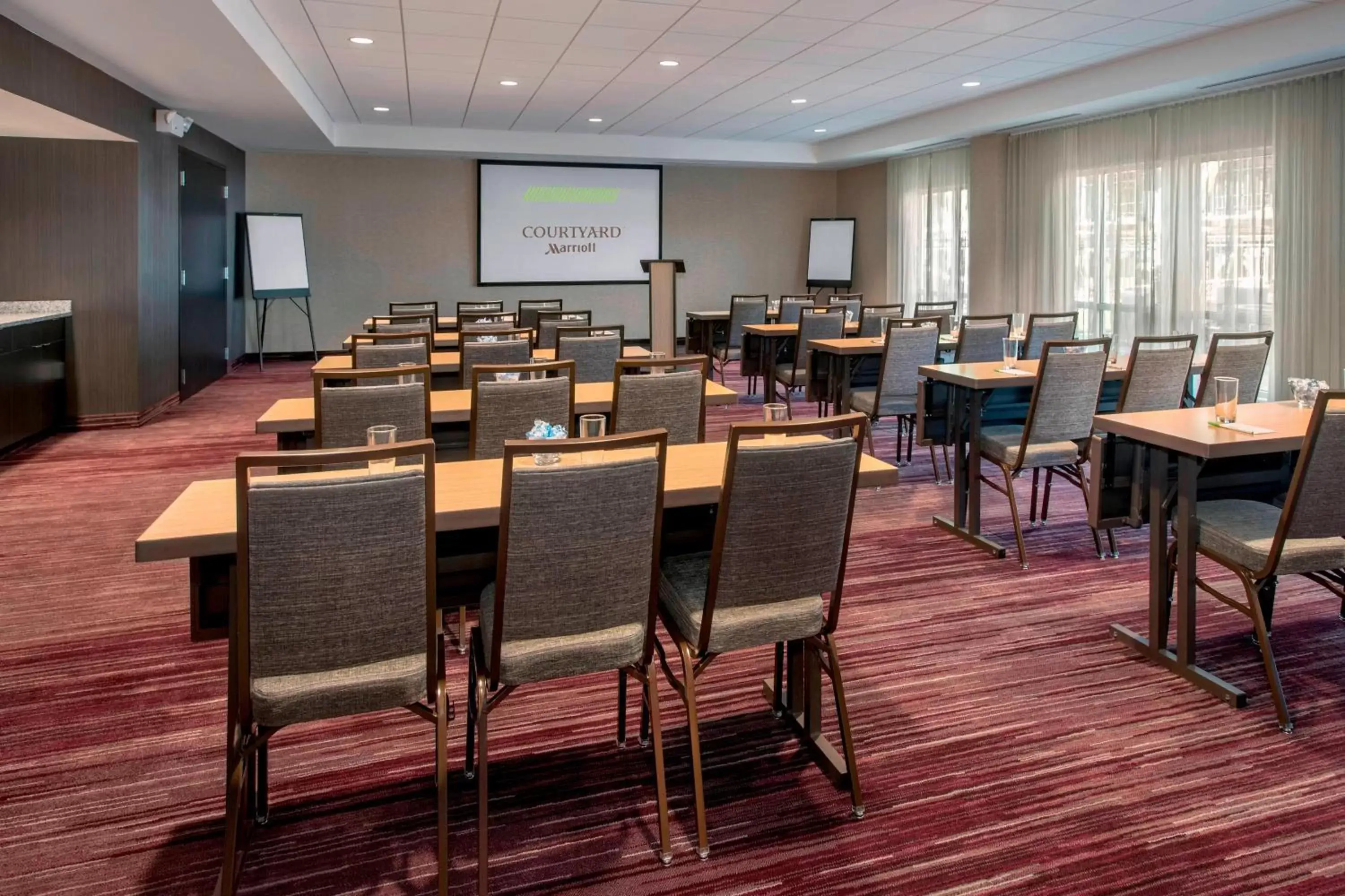 Meeting/conference room in Courtyard by Marriott Schenectady at Mohawk Harbor