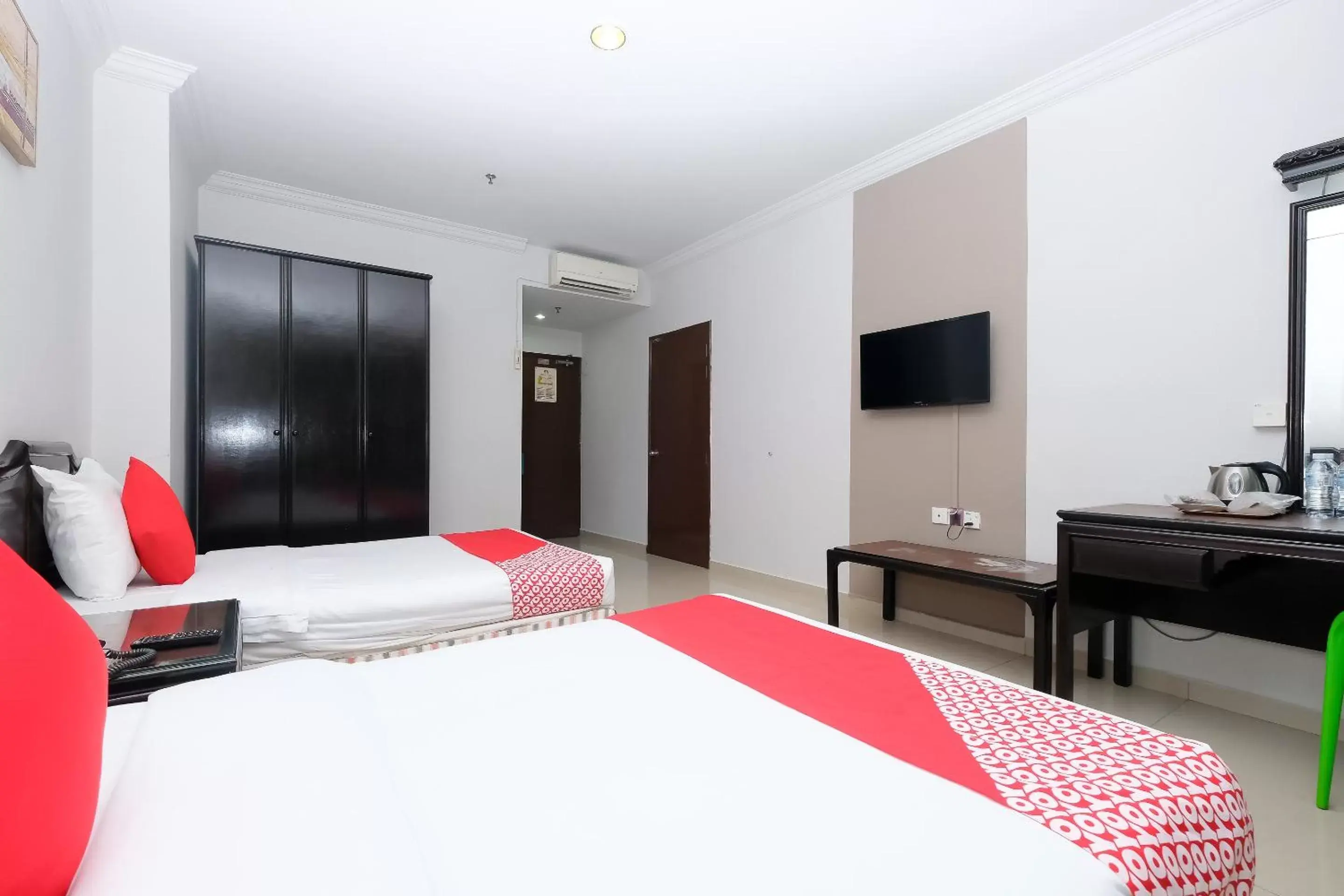 Bedroom, Bed in Super OYO 1236 Hotel Green Park