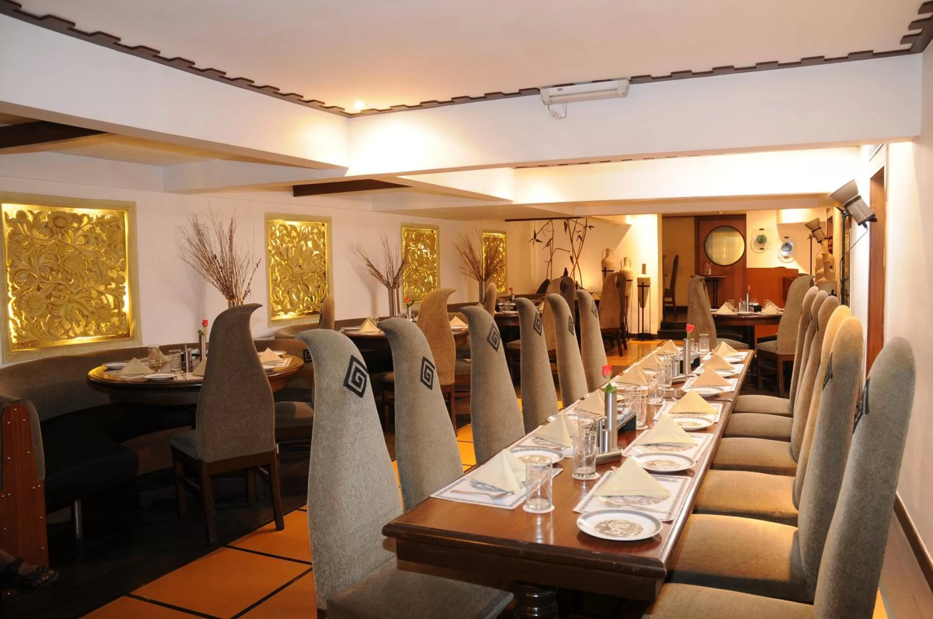 Restaurant/places to eat in Lytton Hotel