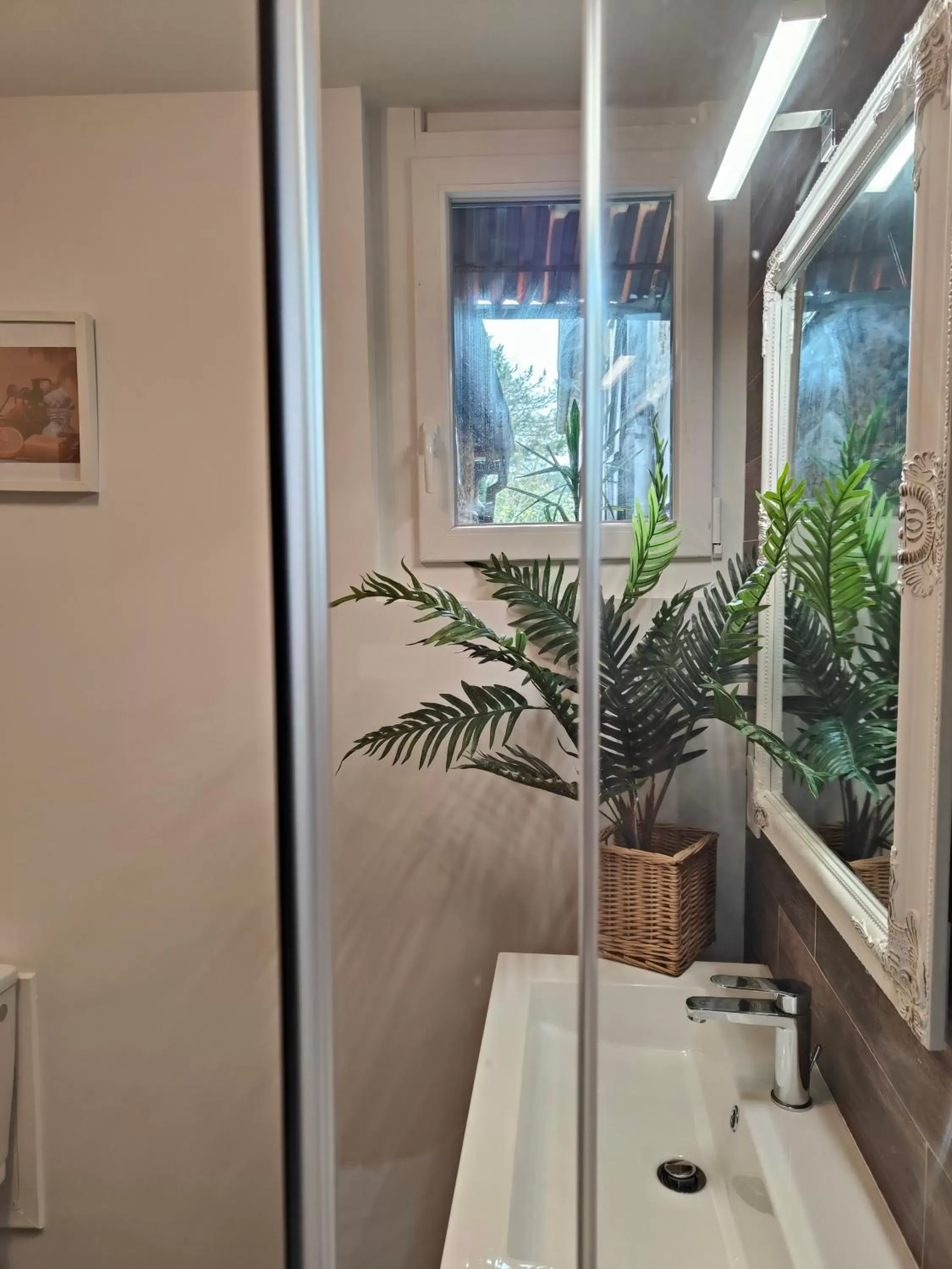 Bathroom in Le Chat Botté Chambres et Table d'hôte sur réservation