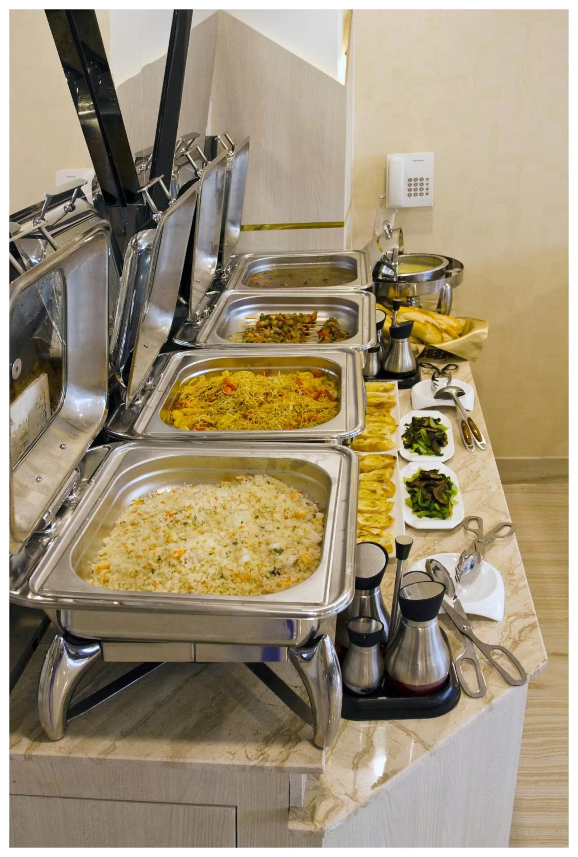 Restaurant/places to eat in New Sun Hotel