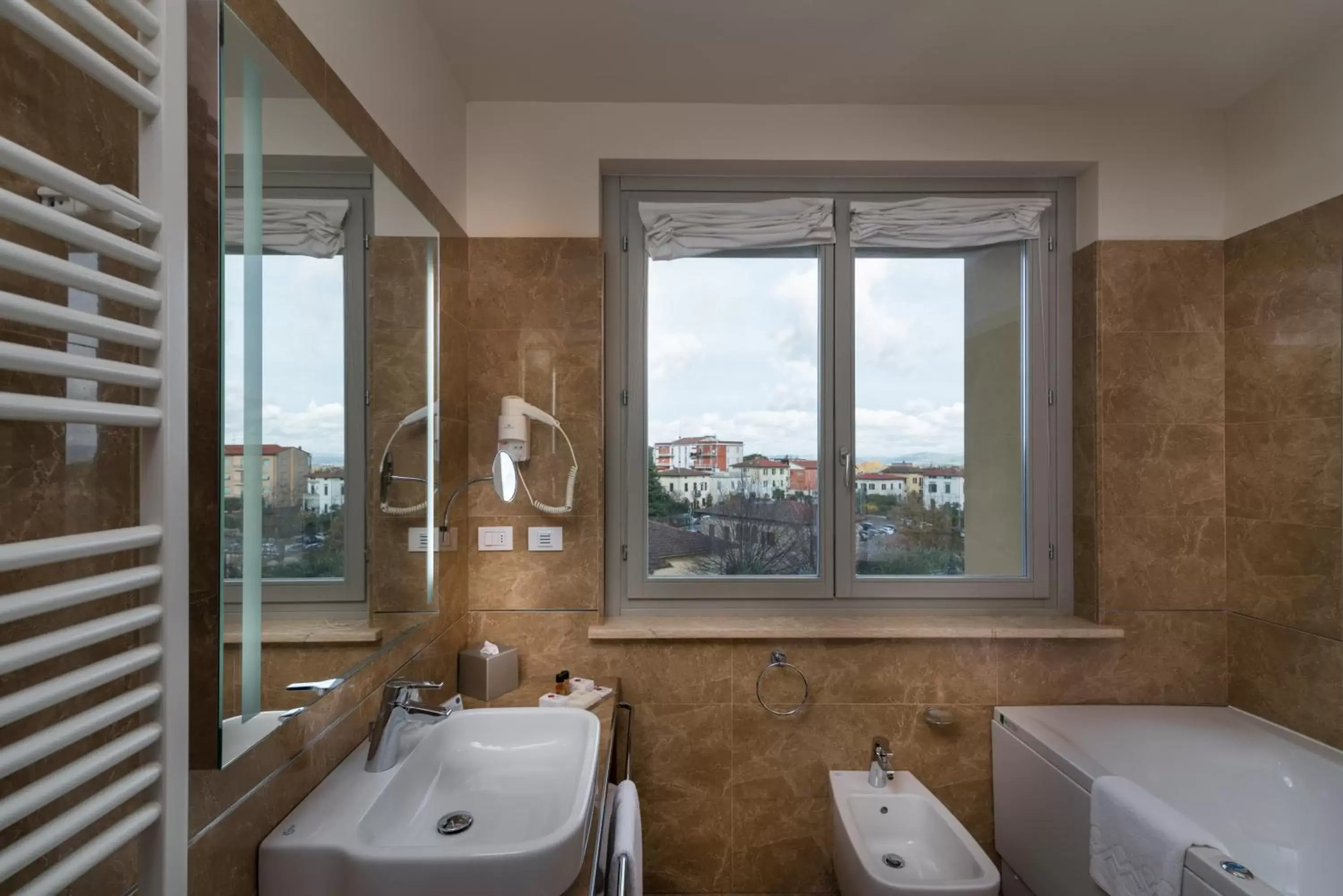 Photo of the whole room, Bathroom in Hotel Palazzo San Lorenzo & Spa