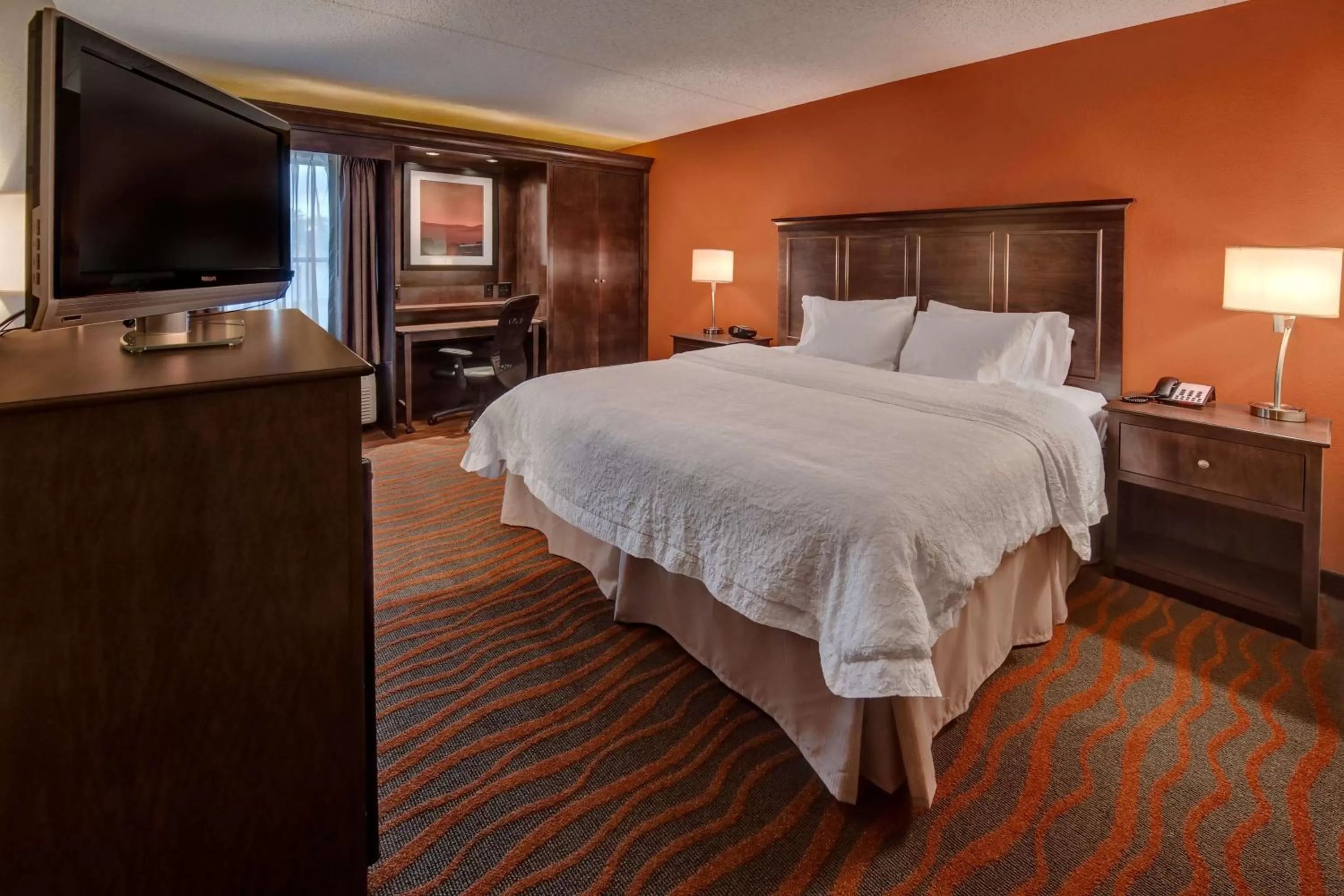 Bed in Hampton Inn by Hilton Clarksville