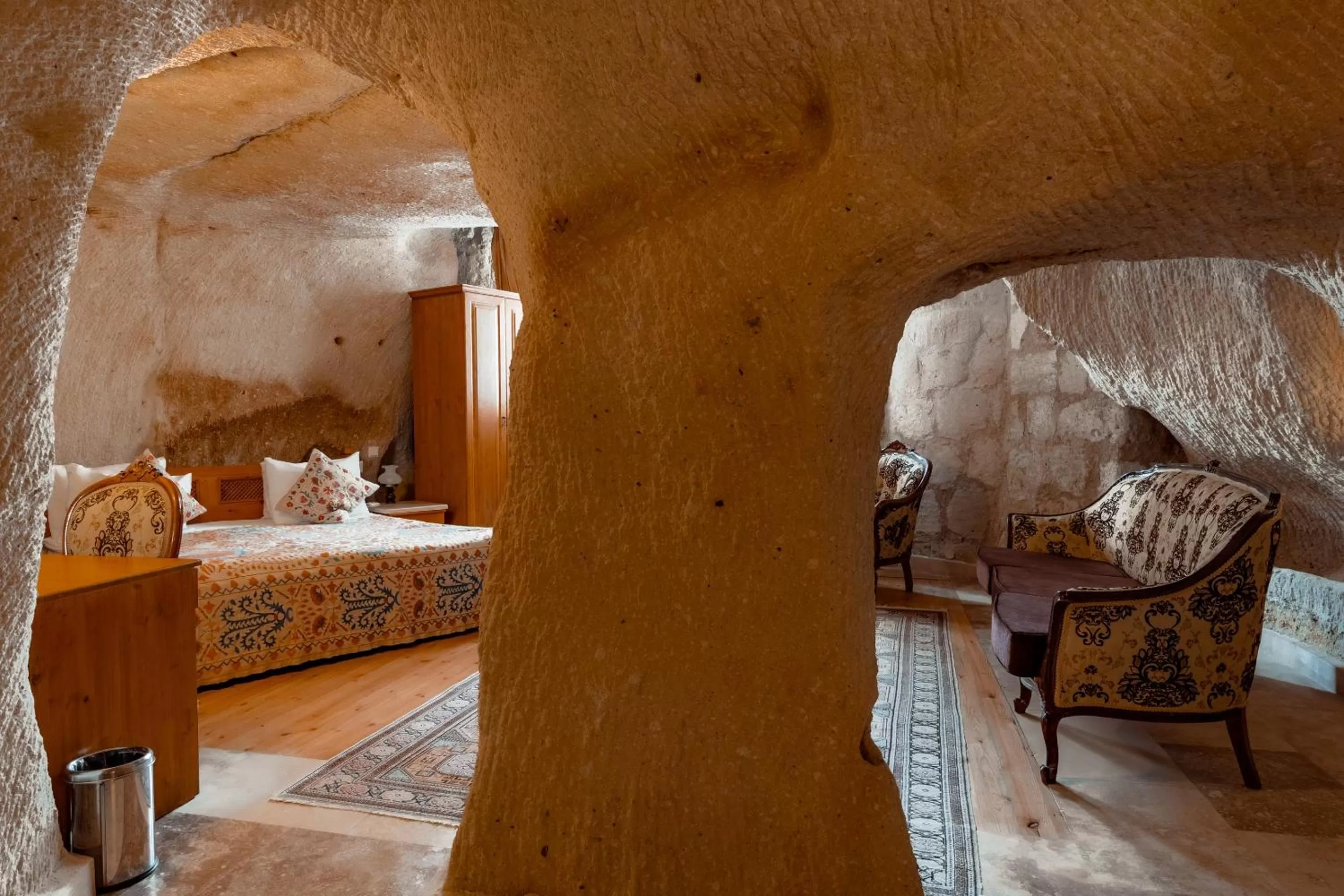Bedroom, Bed in Amber Cave Suites