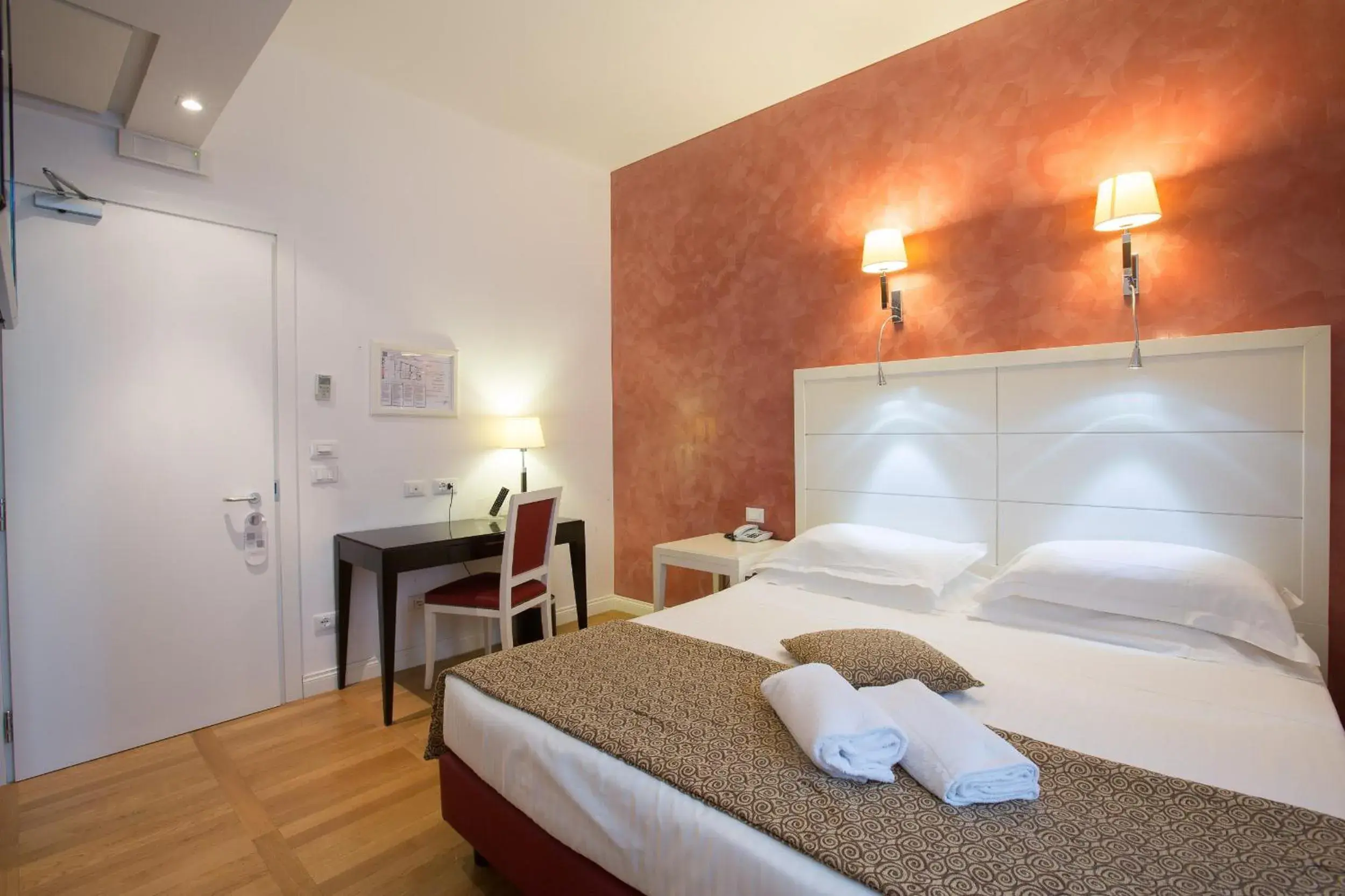 Comfort Double or Twin Room in Floris Hotel