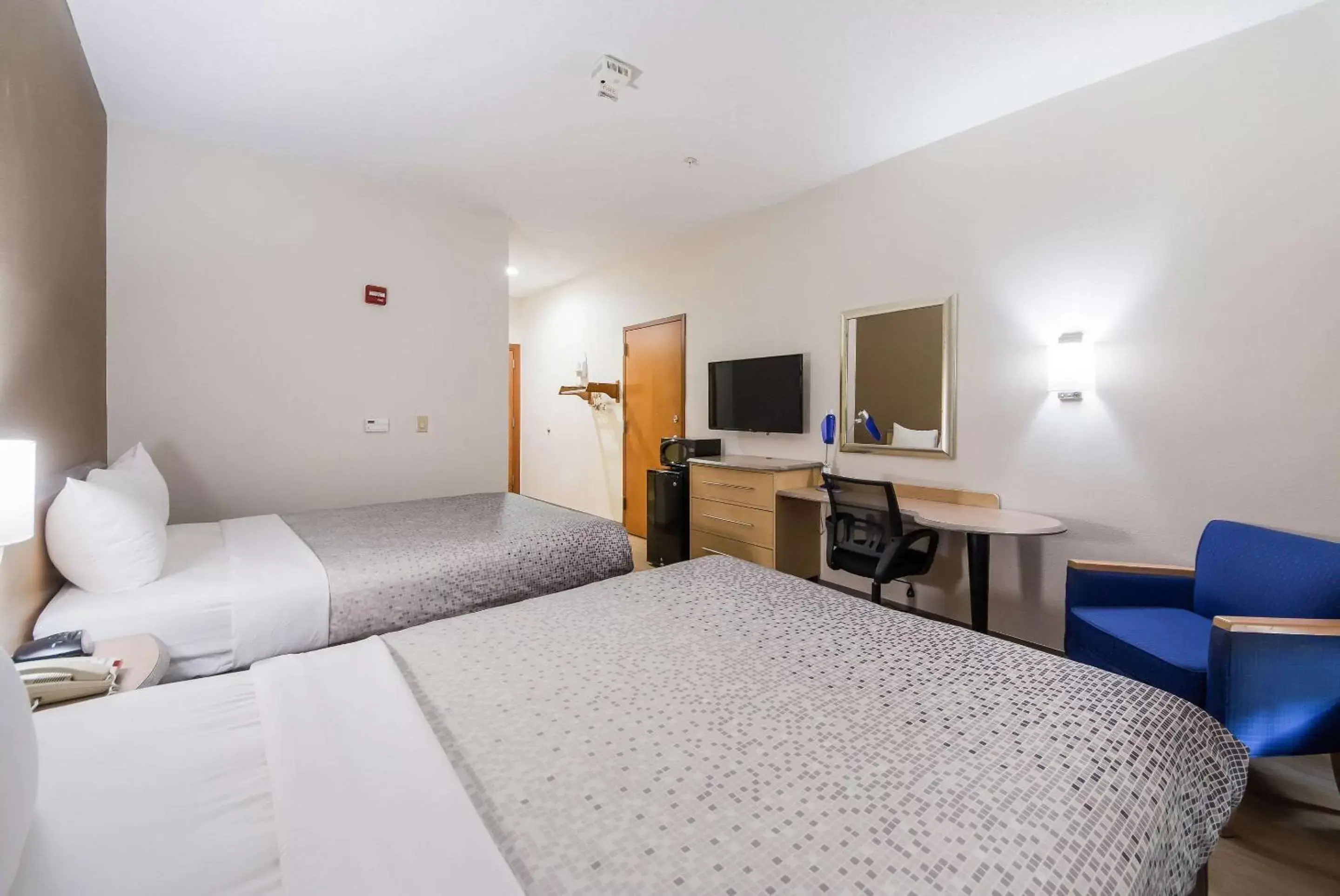 Photo of the whole room in Econo Lodge Laredo Photo of the whole room in Econo Lodge Laredo