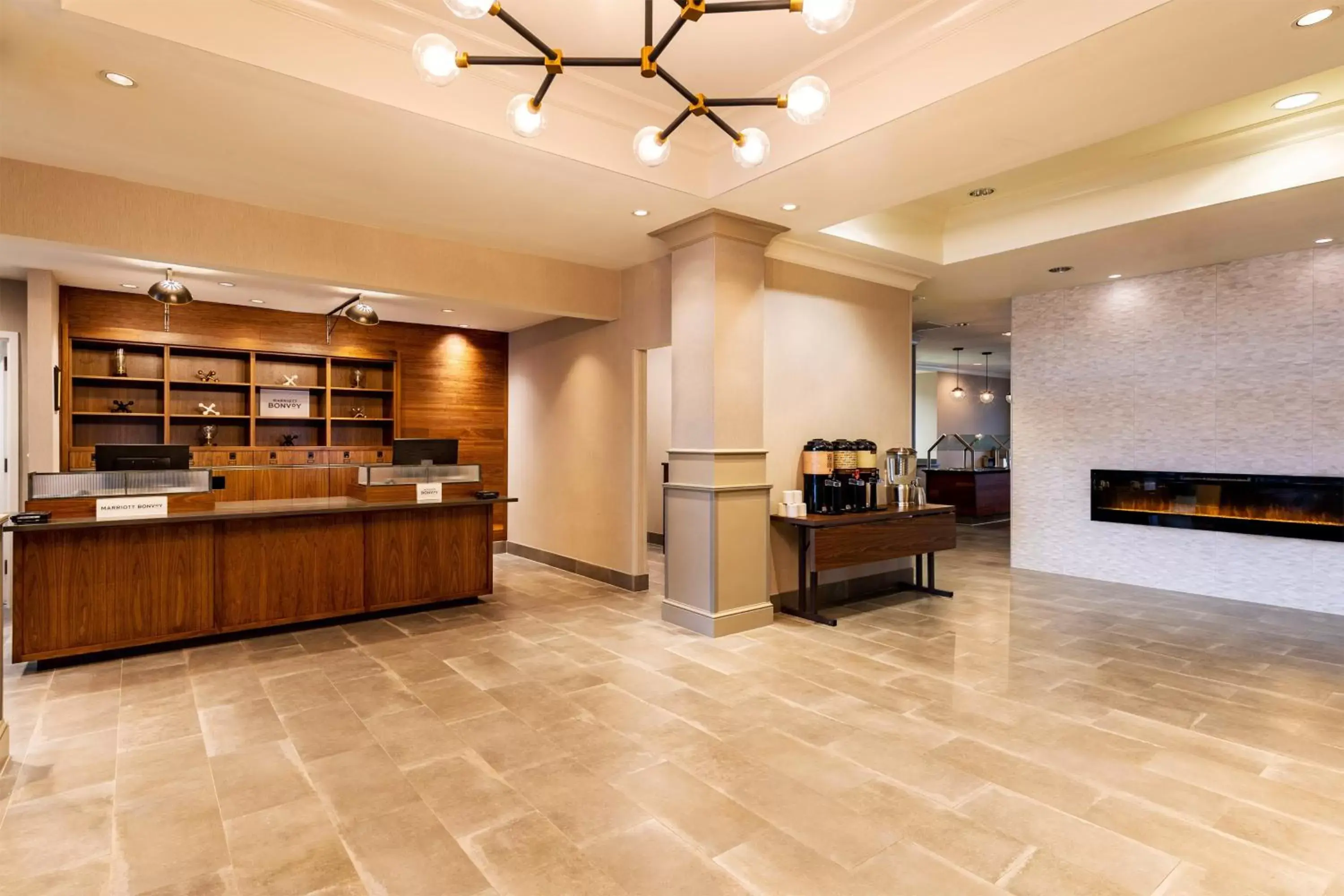 Lobby or reception, Lobby/Reception in Four Points by Sheraton St. Louis - Fairview Heights