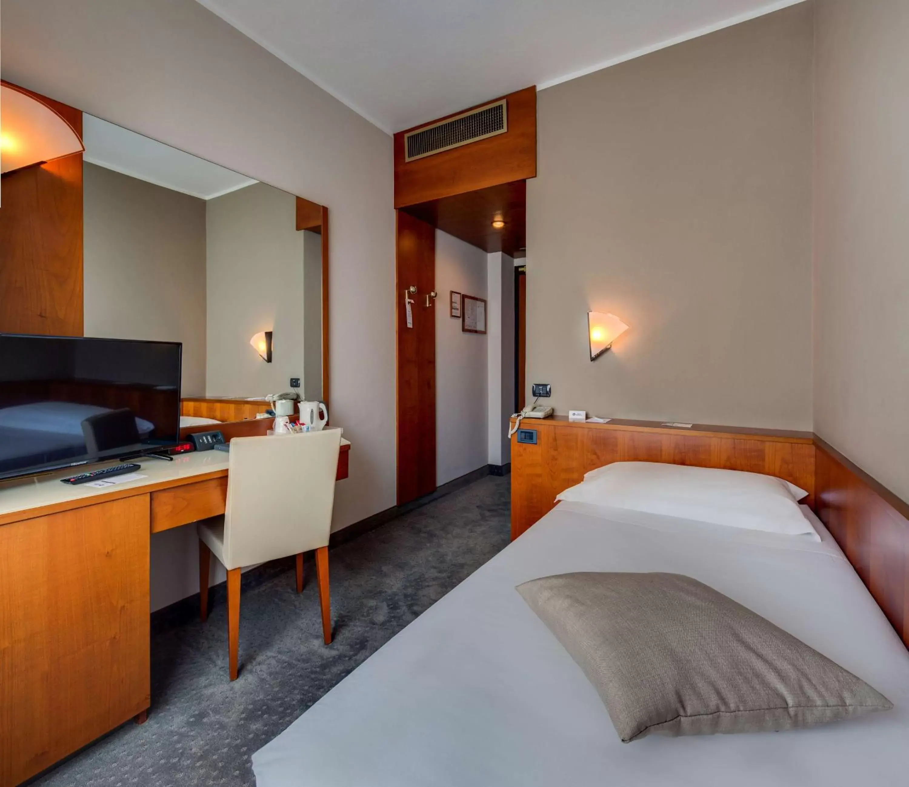 Photo of the whole room, Bed in Best Western Hotel Turismo Photo of the whole room, Bed in Best Western Hotel Turismo