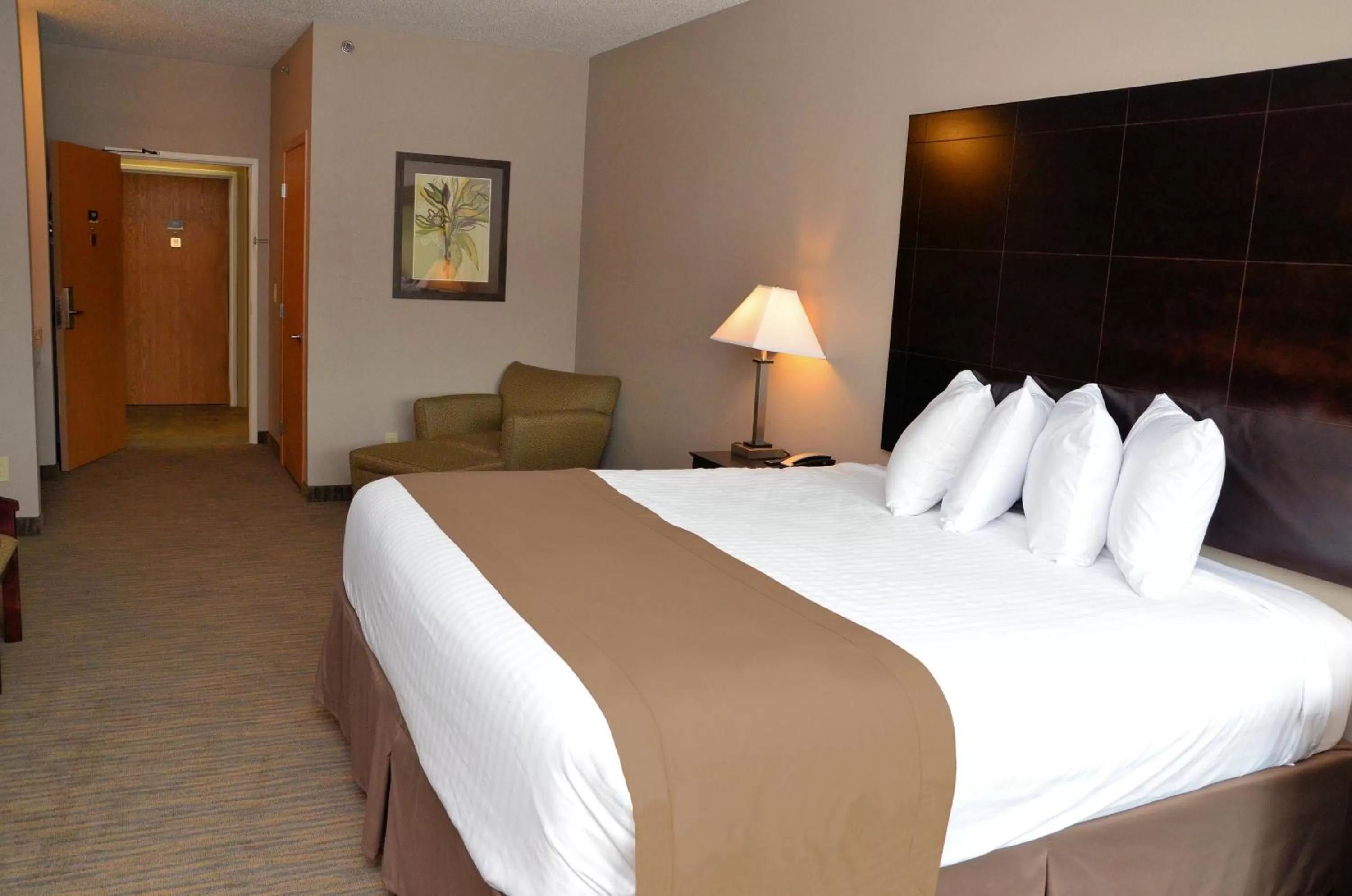 Bedroom, Bed in Qube Hotel - Polk City