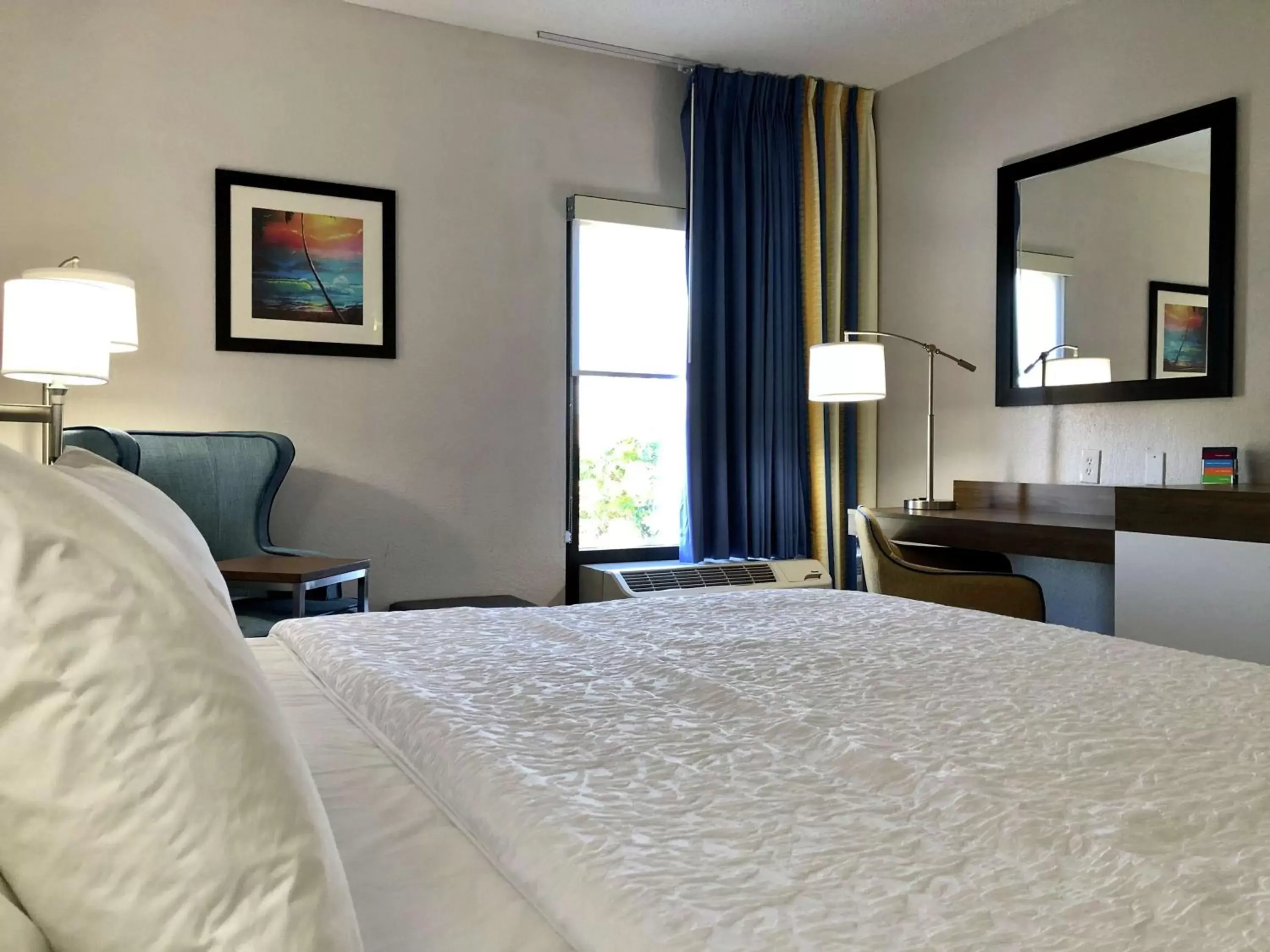 Bedroom, Bed in Hampton Inn by Hilton Spring Hill