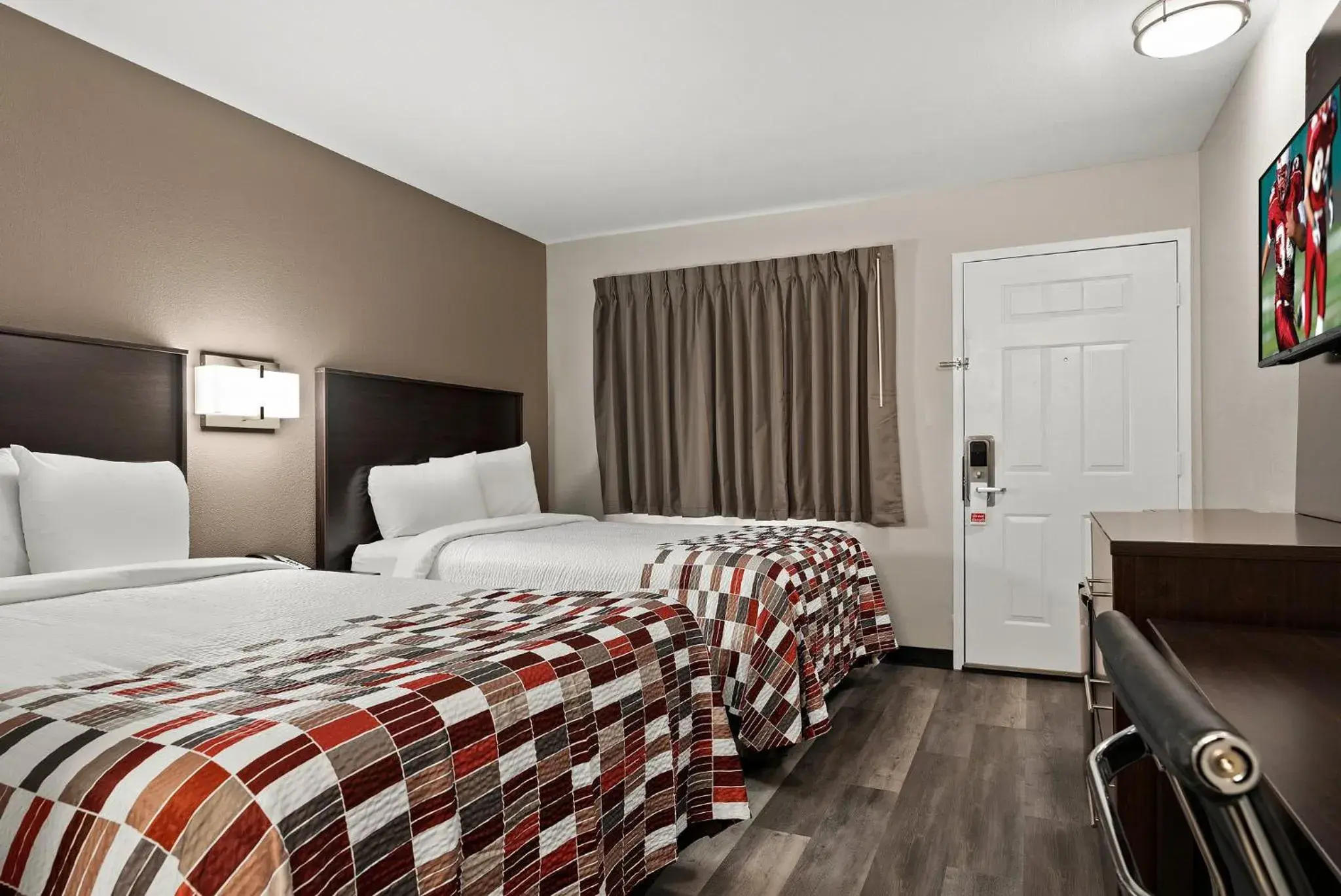 Photo of the whole room, Bed in Red Roof Inn Spartanburg - I-85