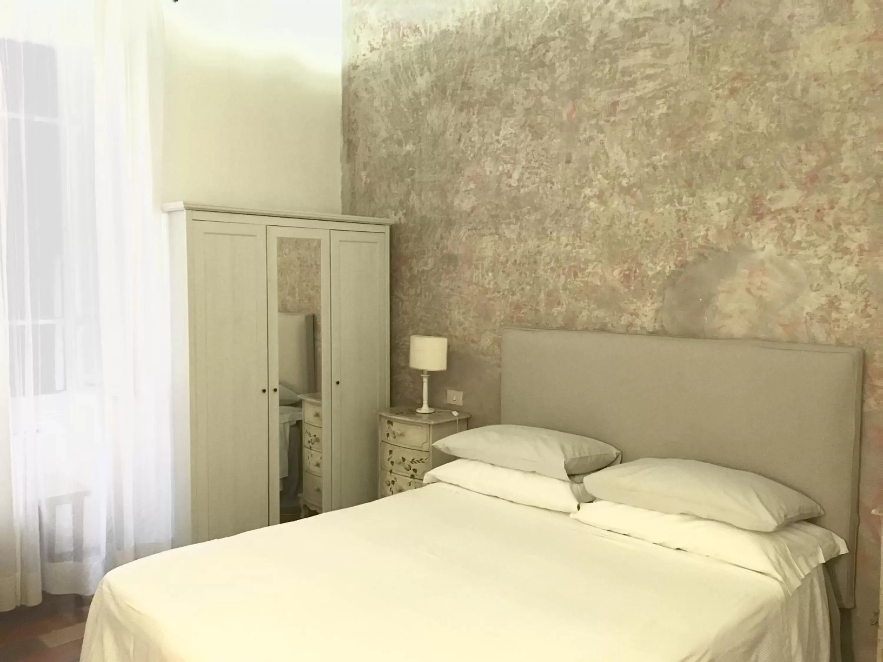Photo of the whole room, Bed in Vicolo del Lupo Guesthouse