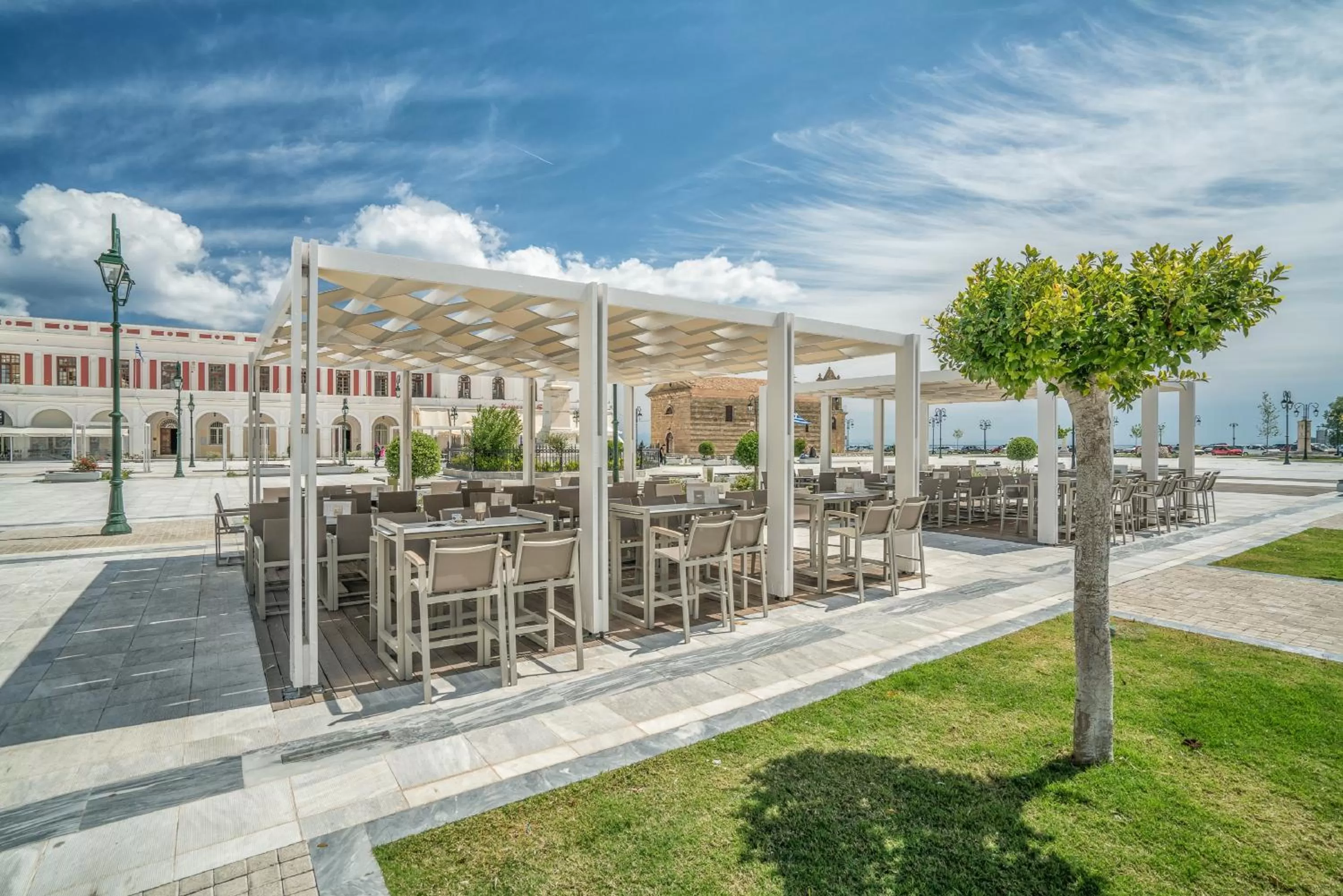 Restaurant/places to eat in Phoenix Hotel