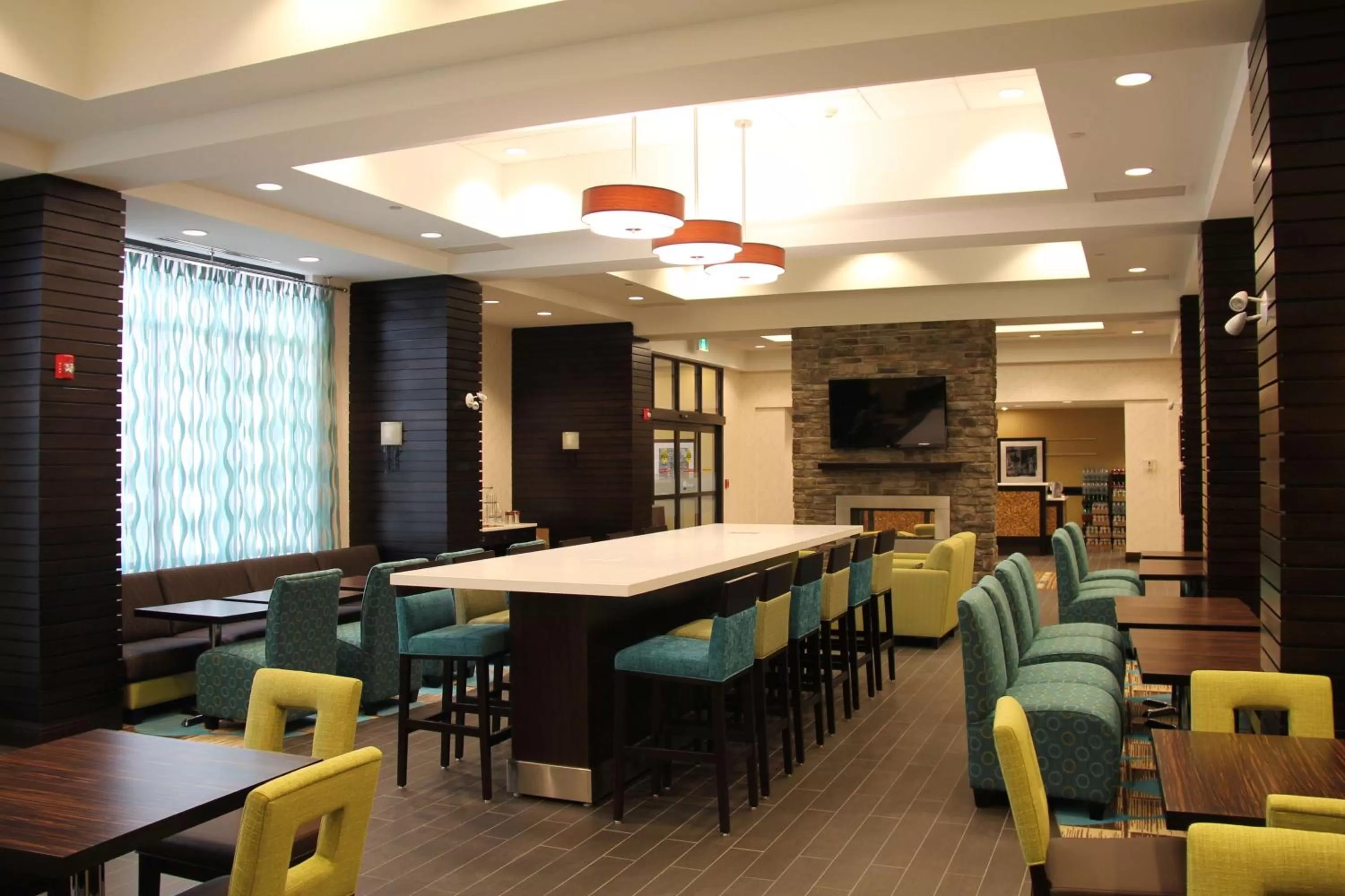 Dining area in Hampton Inn by Hilton Winnipeg