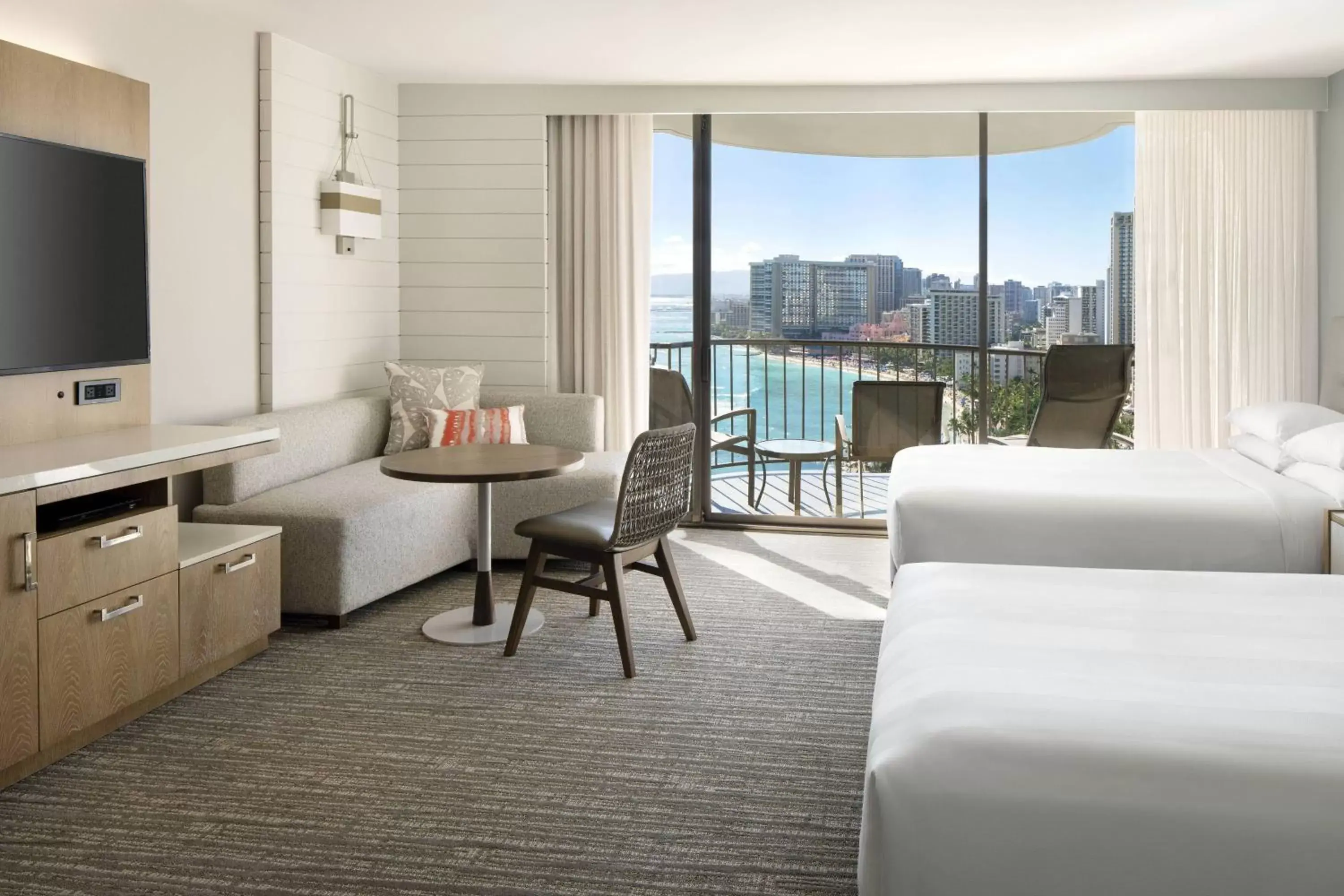 Bedroom, Seating Area in Waikiki Beach Marriott Resort & Spa