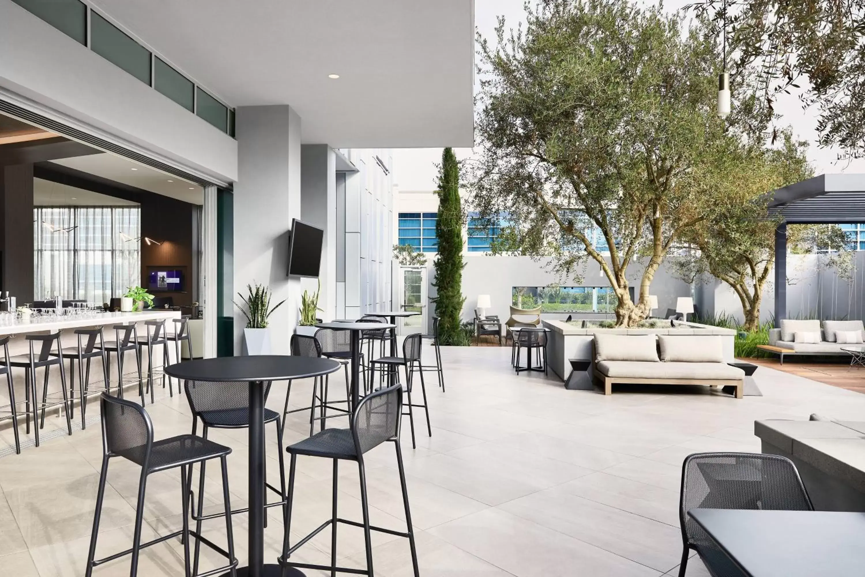 Lounge or bar, Restaurant/Places to Eat in AC Hotel by Marriott Los Angeles South Bay