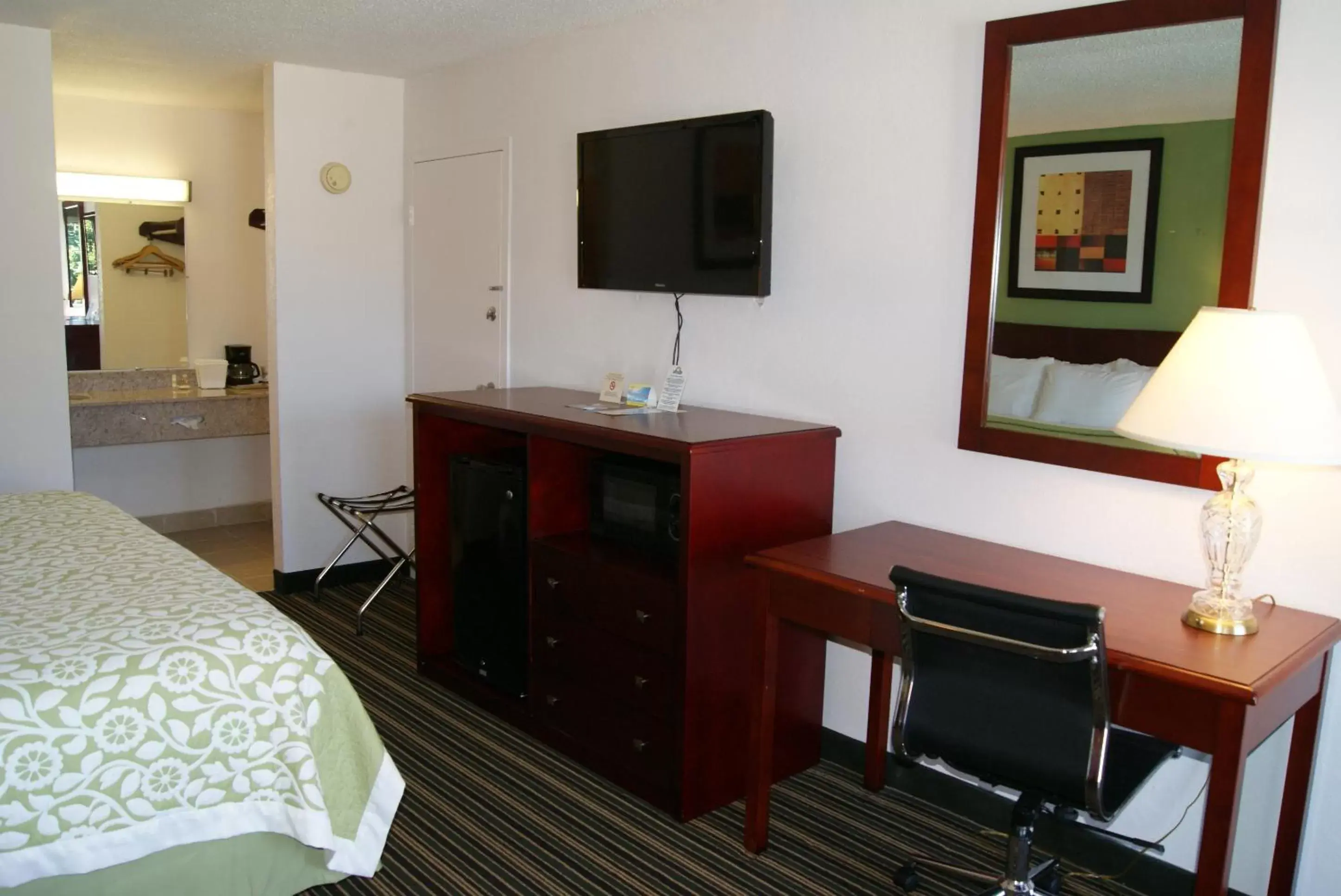 TV and multimedia, TV/Entertainment Center in Days Inn by Wyndham Shelby