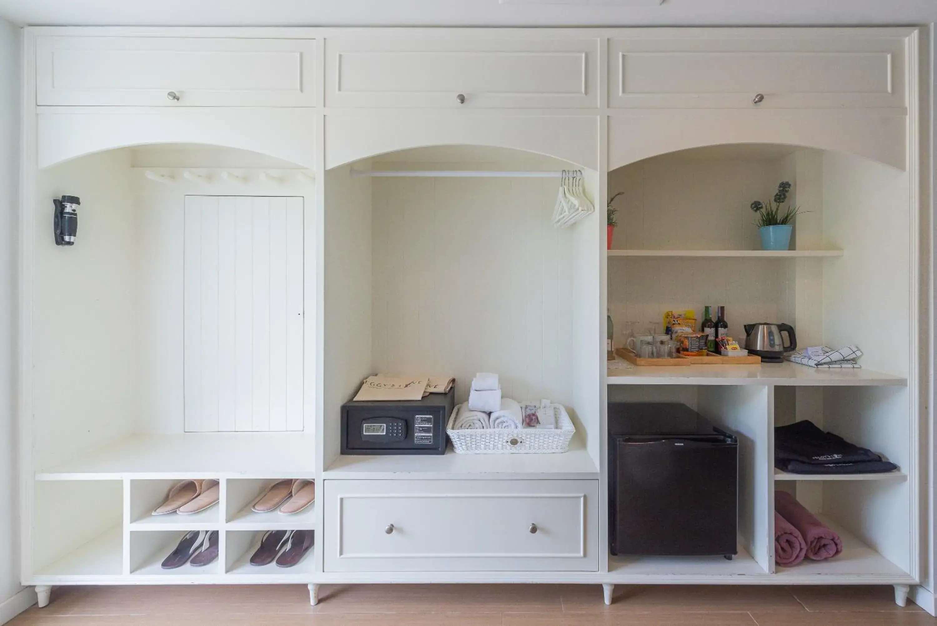 Coffee/tea facilities, Kitchen/Kitchenette in Peggy's Cove Resort