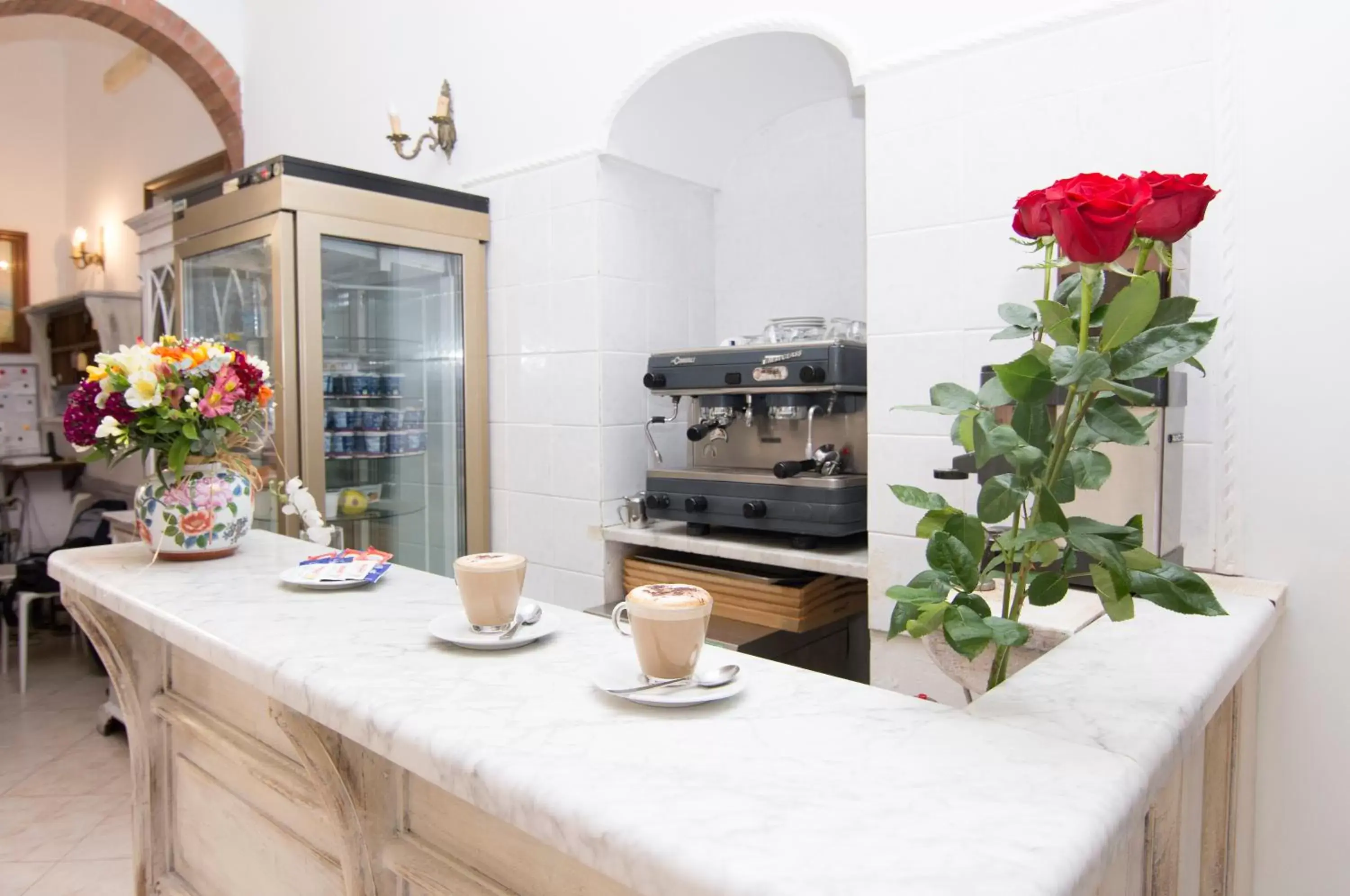 Breakfast, Kitchen/Kitchenette in Hotel Fontana