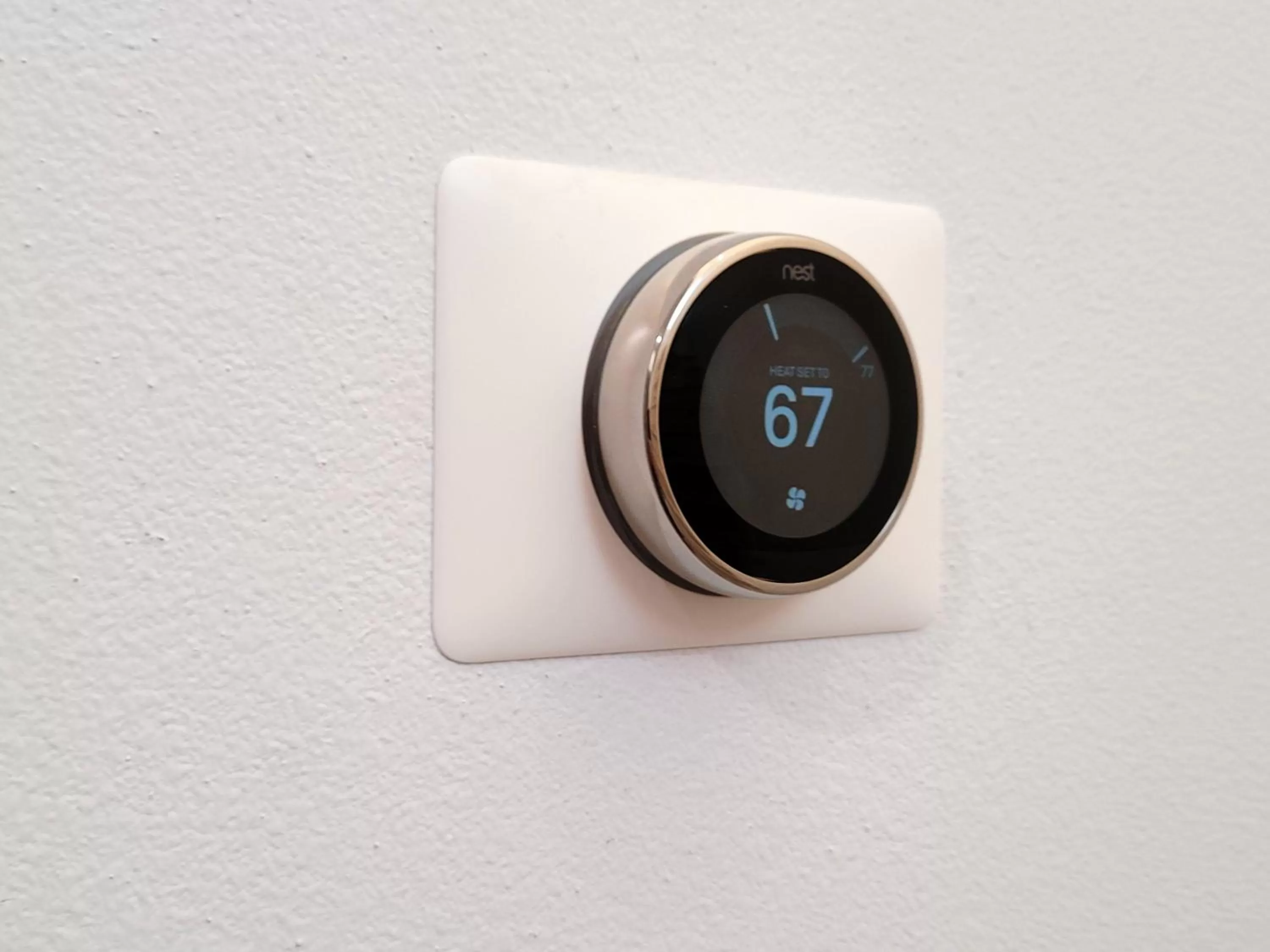 air conditioner in Hollywood Homes minutes to everything SPACIOUS AND FREE PARKING