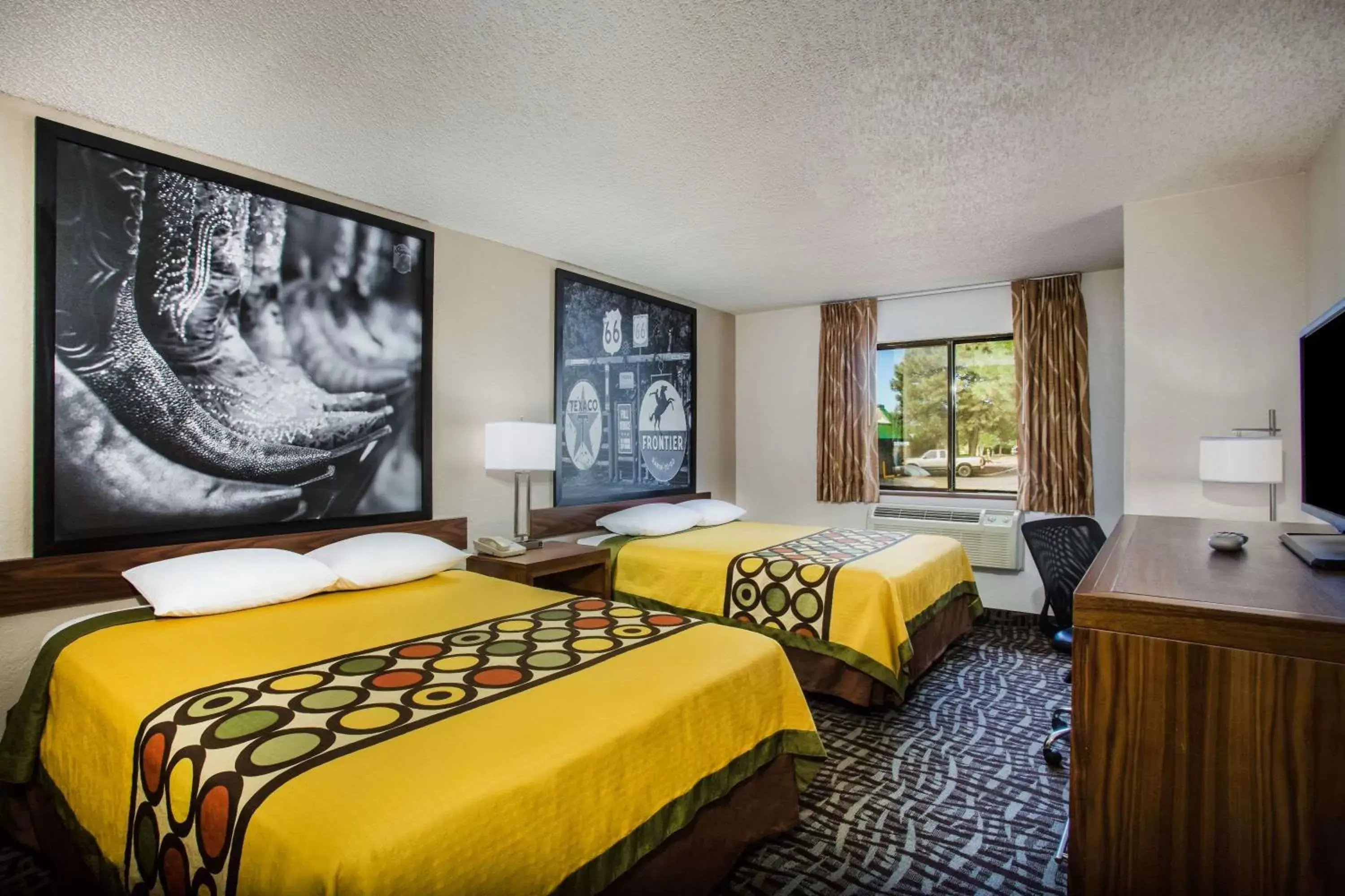 Photo of the whole room, Bed in Super 8 by Wyndham Flagstaff