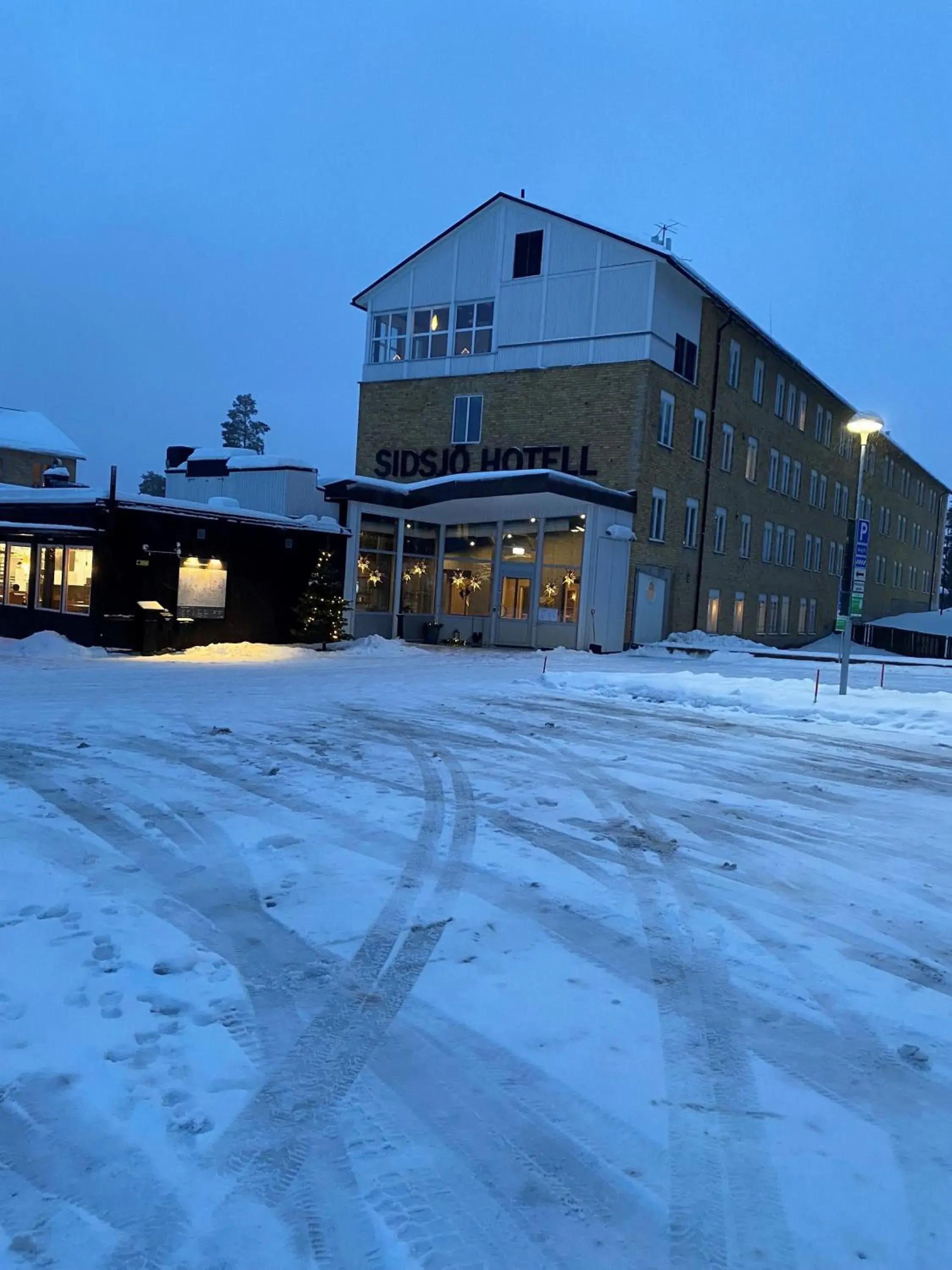 Facade/entrance, Winter in Sidsjö Hotell & Konferens