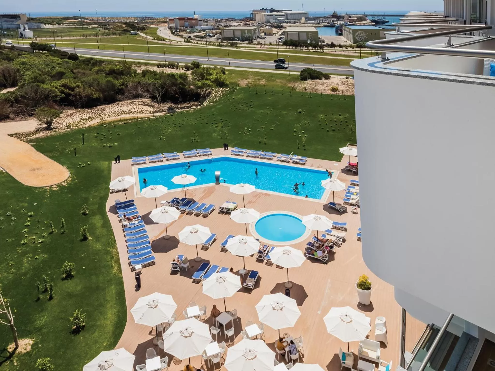 Pool view in MH Peniche