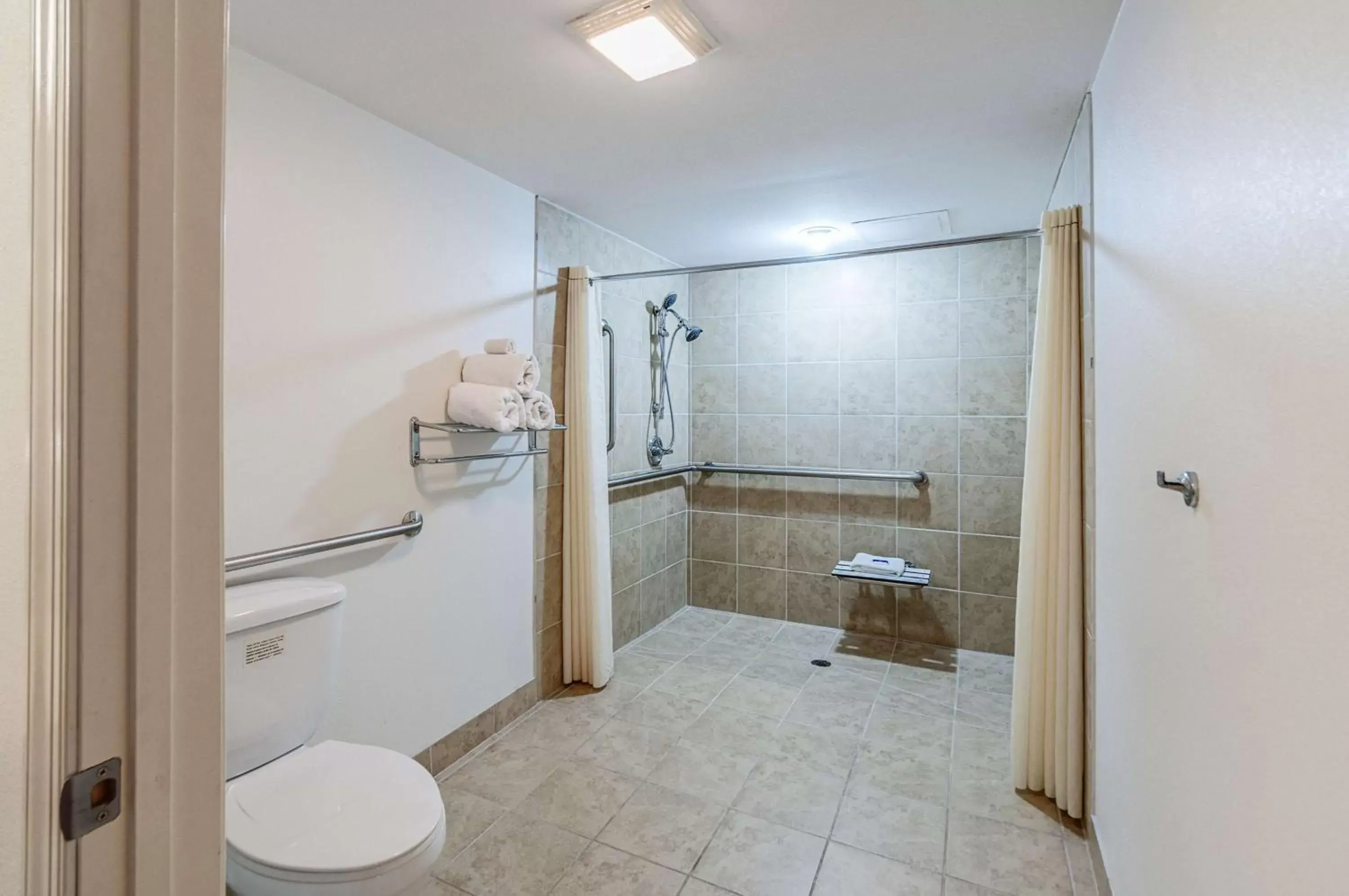 Shower, Bathroom in Motel 6-Martinsburg, WV