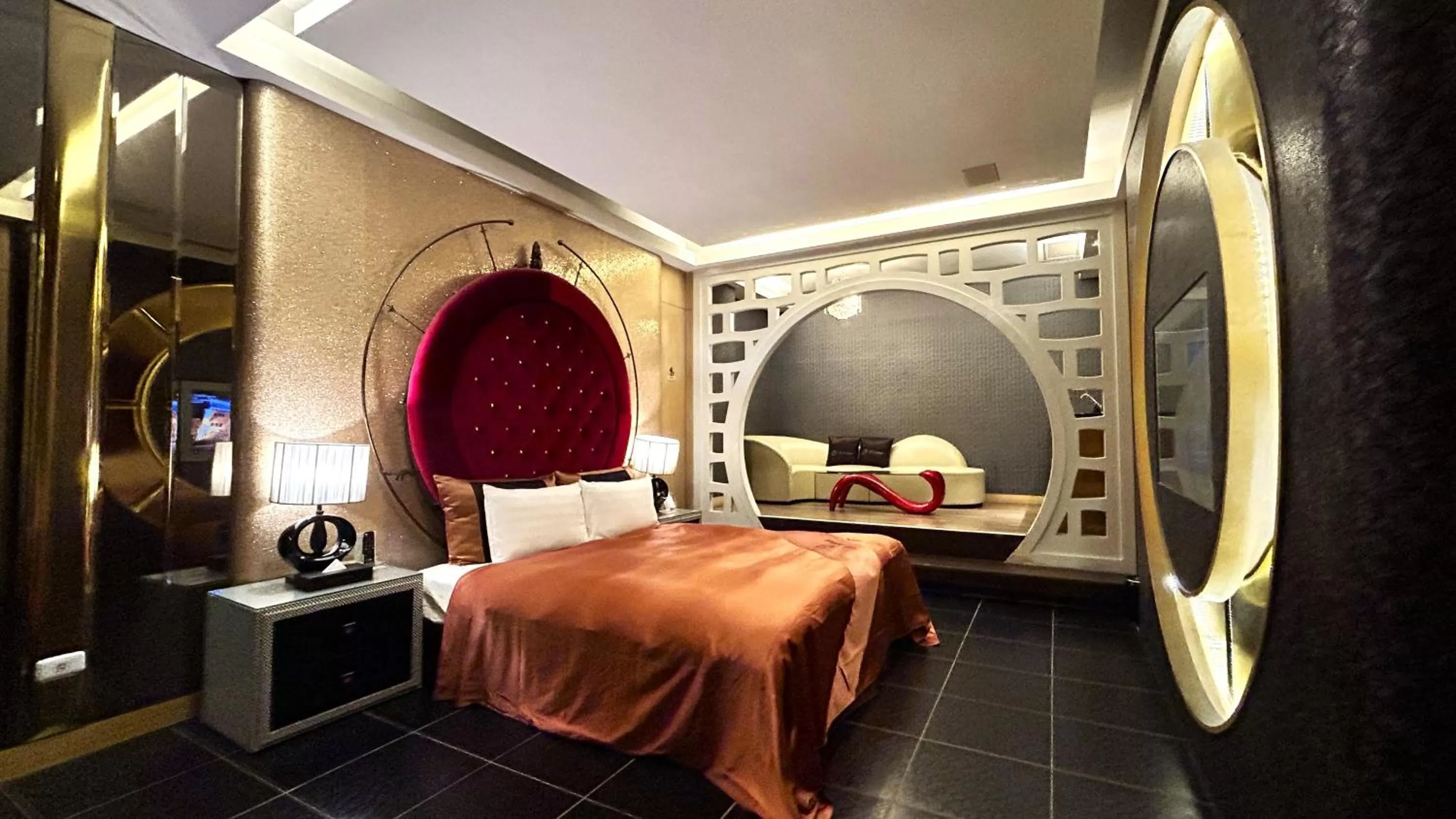 Photo of the whole room, Bed in Shining Motel