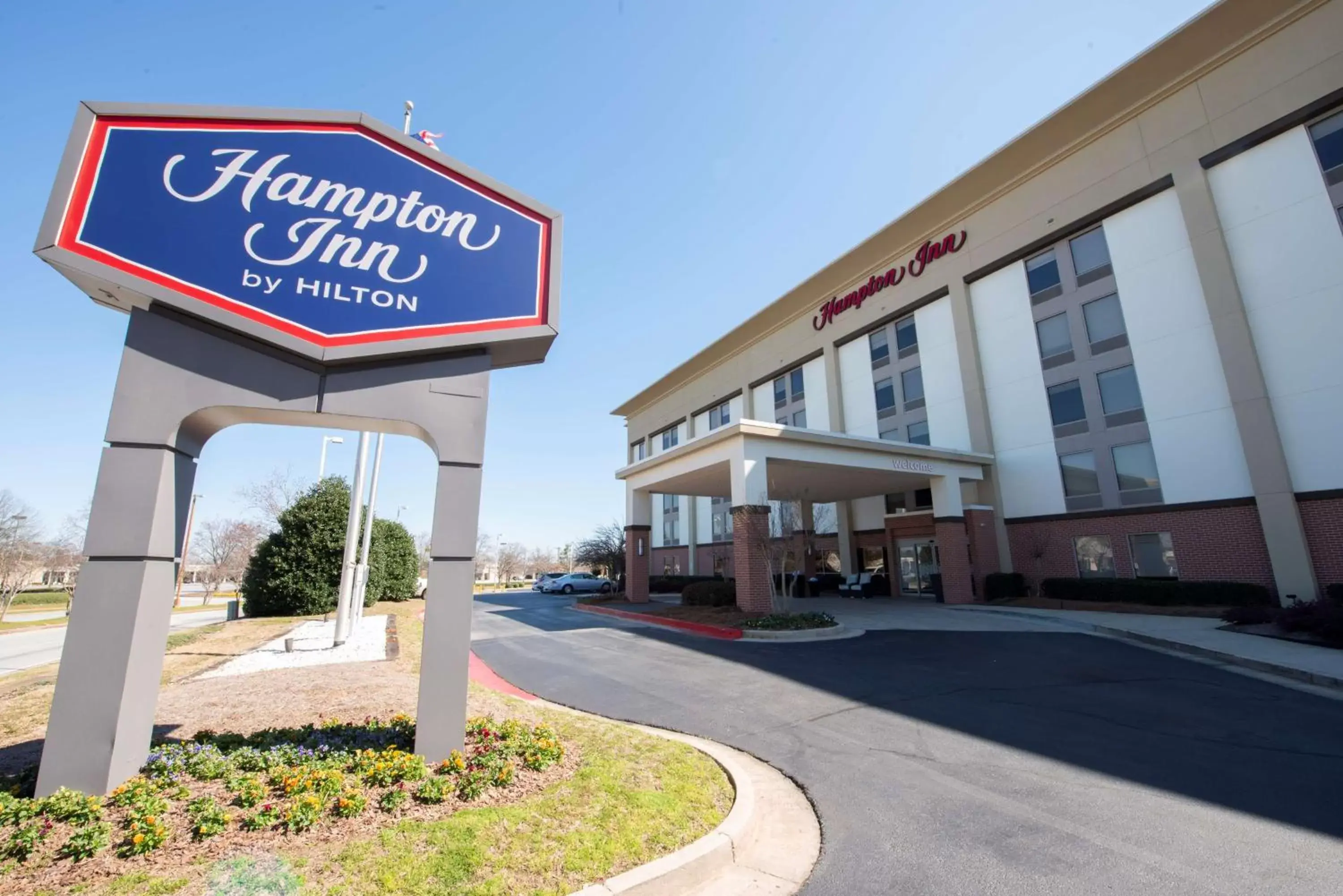 Property Building in Hampton Inn Hotel Atlanta-Southlake