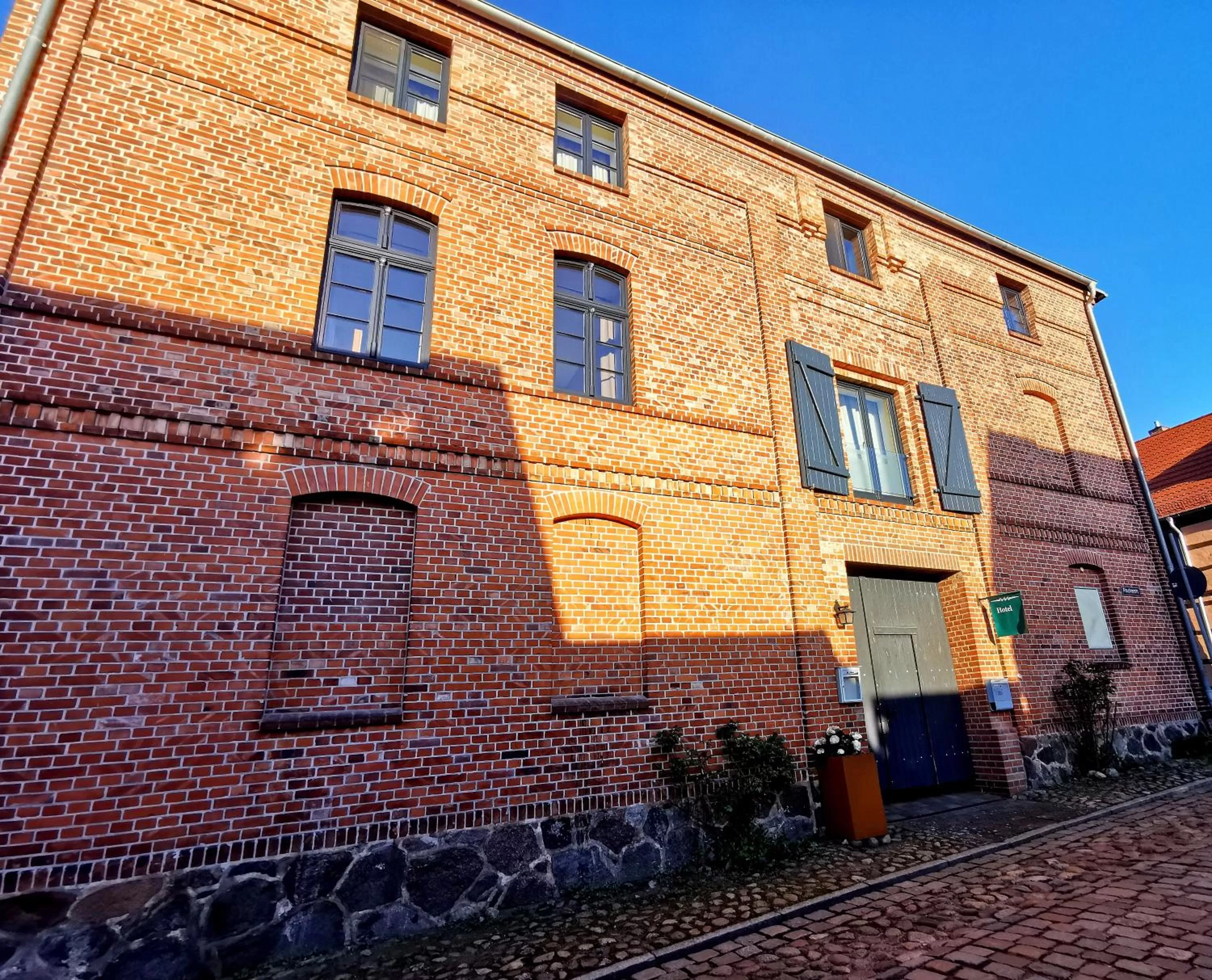 Property building in Hotel und Restaurant Haus Sajons