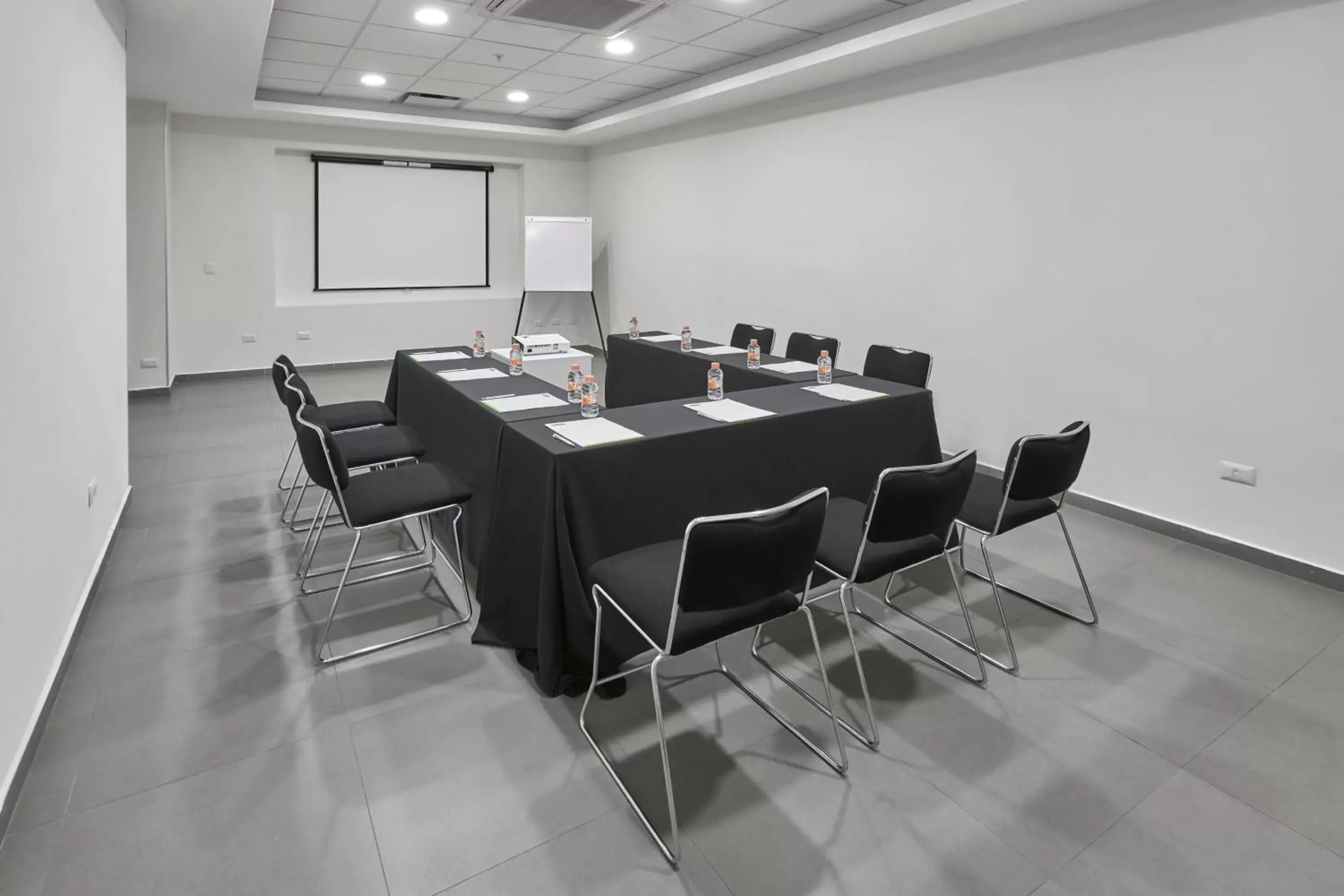 Meeting/conference room in City Express Junior by Marriott Aguascalientes Centro