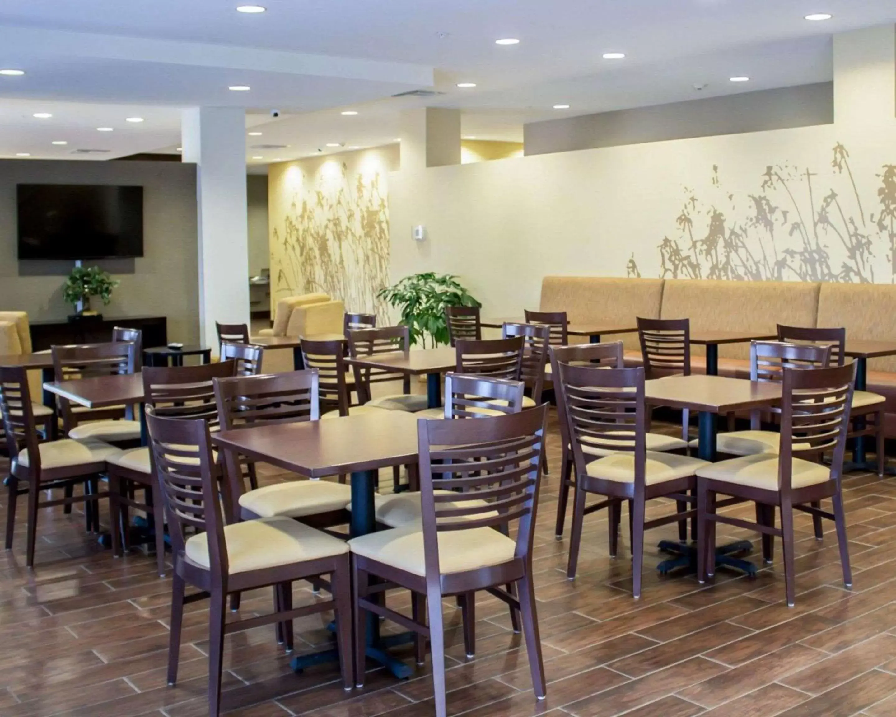 Restaurant/Places to Eat in Sleep Inn & Suites Moundsville