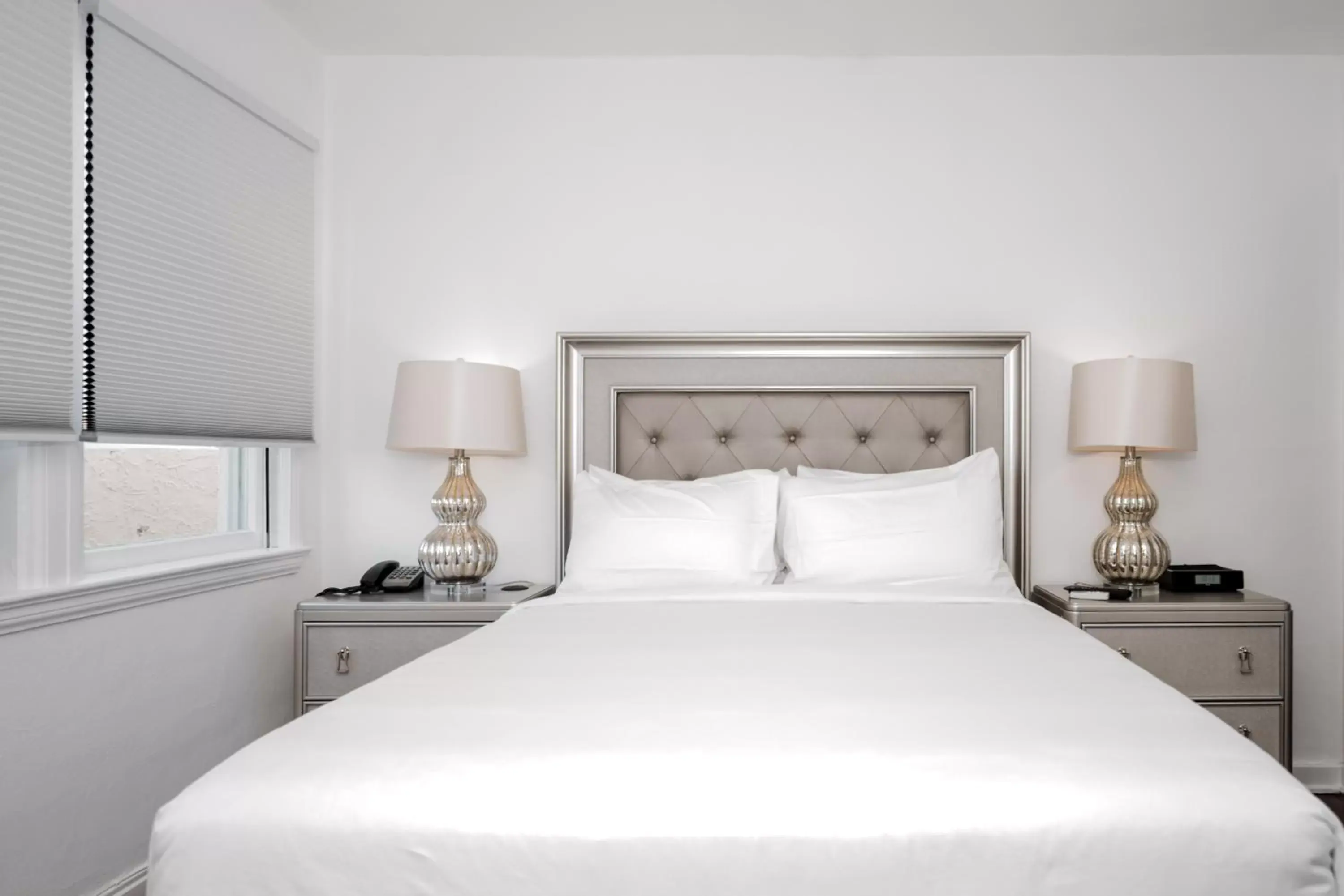 Bed in Palm Beach Historic Inn Bed in Palm Beach Historic Inn