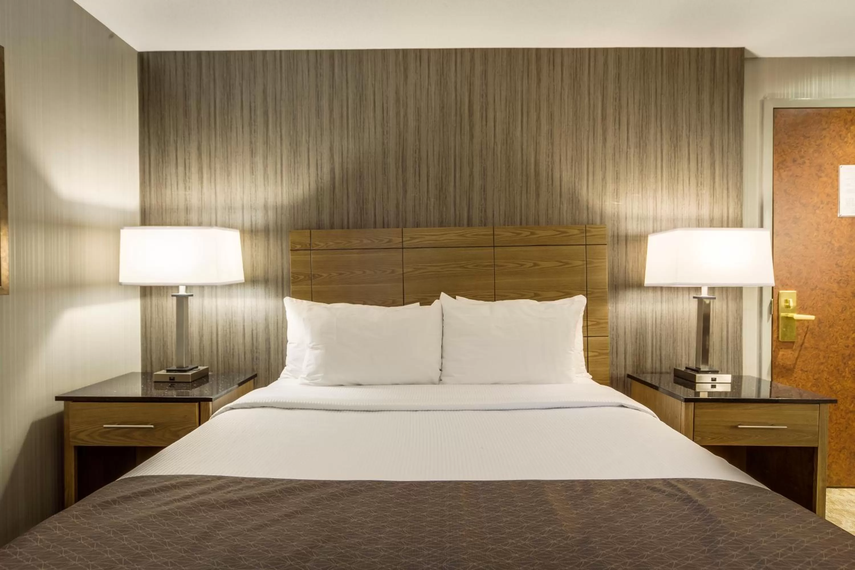 Bed in Monte Carlo Inn Airport Suites