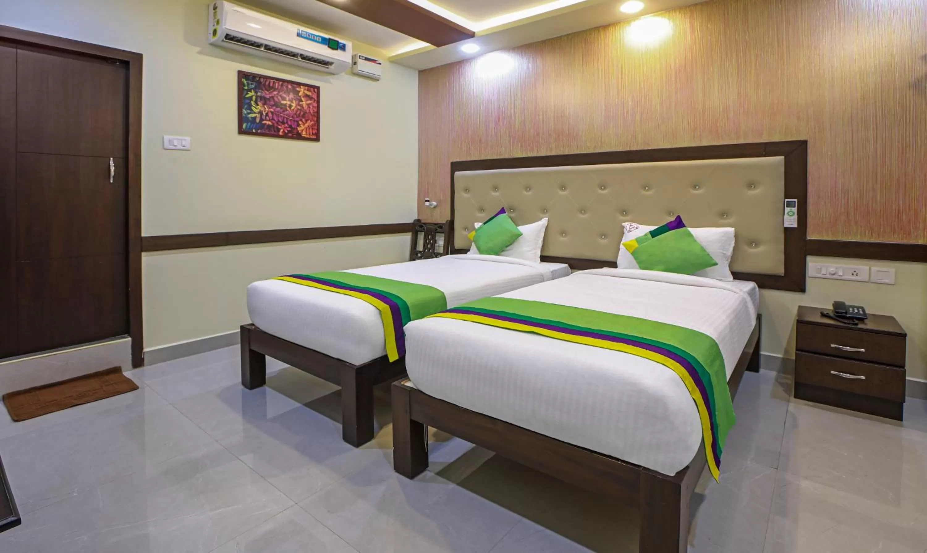 Bedroom, Bed in Treebo Naaz Royal