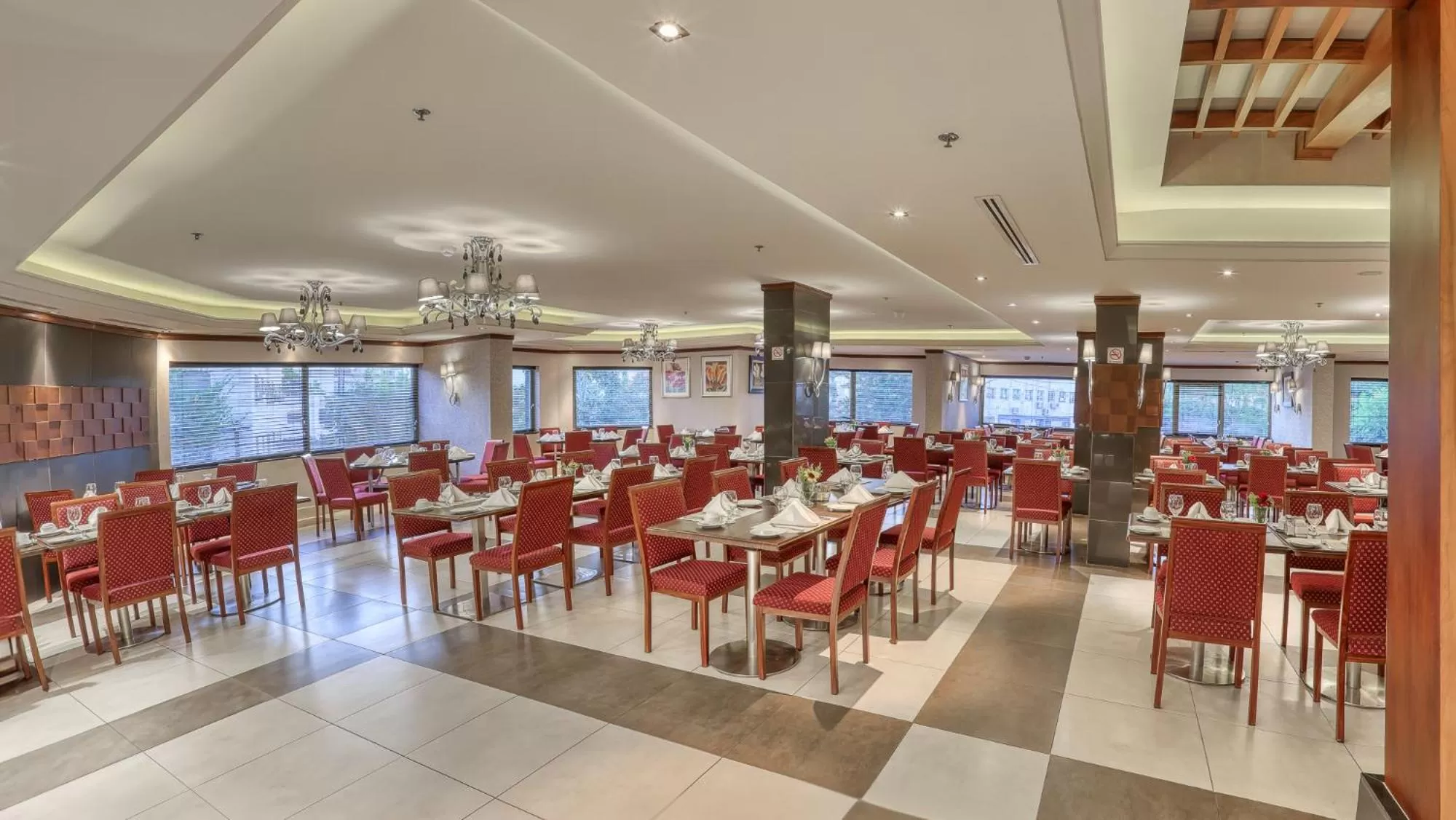 Restaurant/places to eat in Geneva Hotel