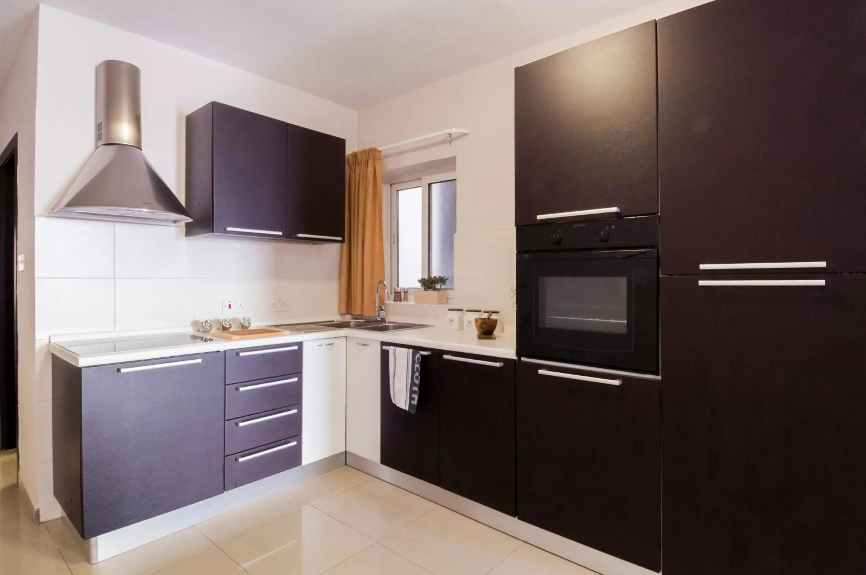 Kitchen or kitchenette, Kitchen/Kitchenette in Blubay Apartments by ST Hotels