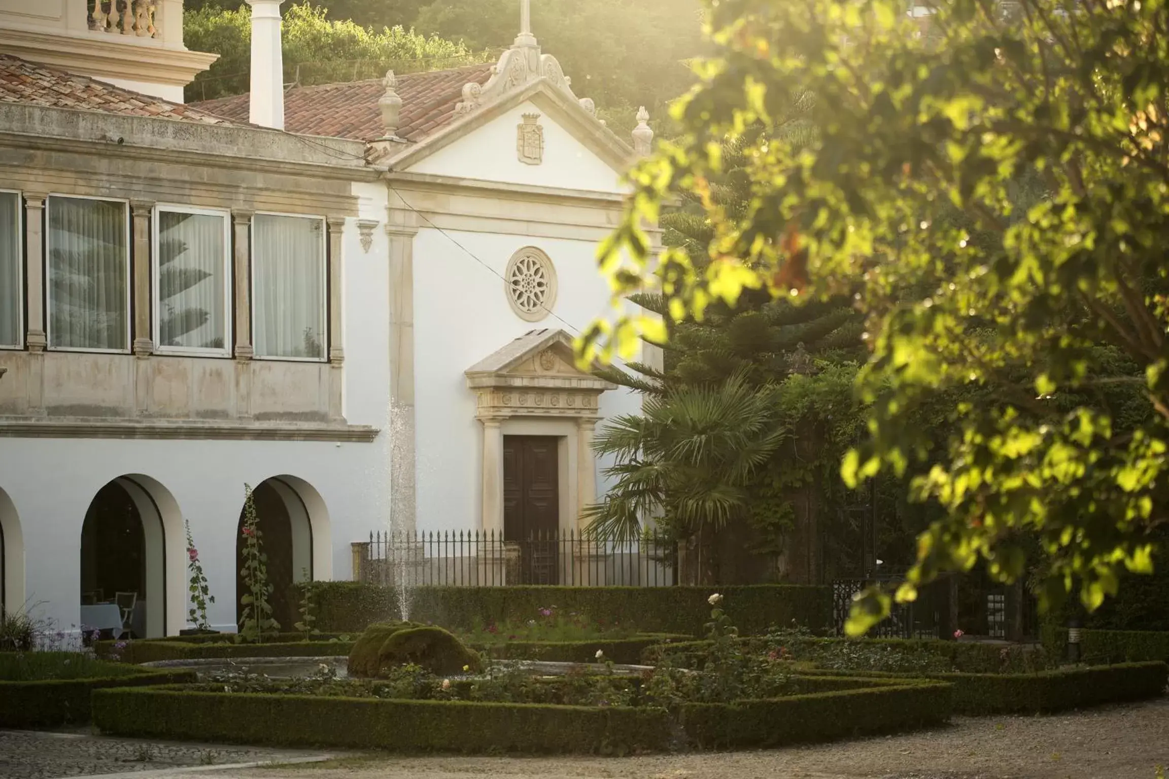 Bed, Garden in Hotel Quinta das Lagrimas - Small Luxury Hotels